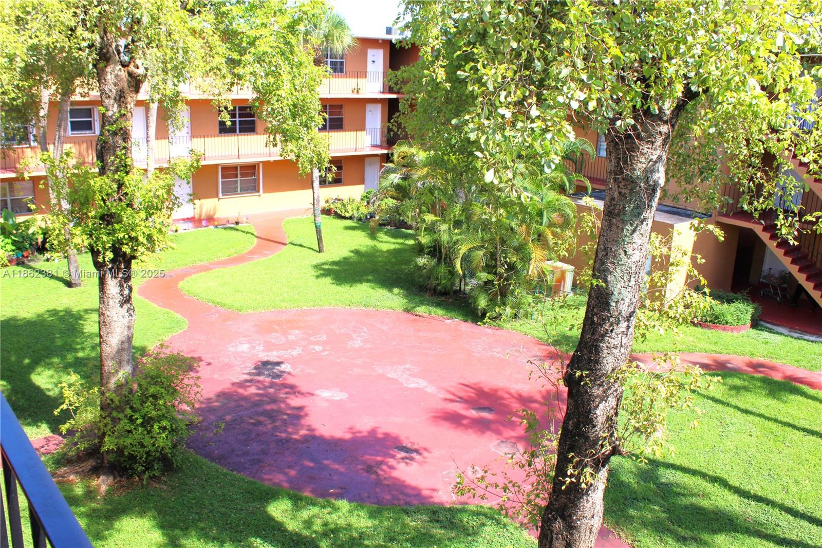 THE KENSINGTON CONDO - Residential