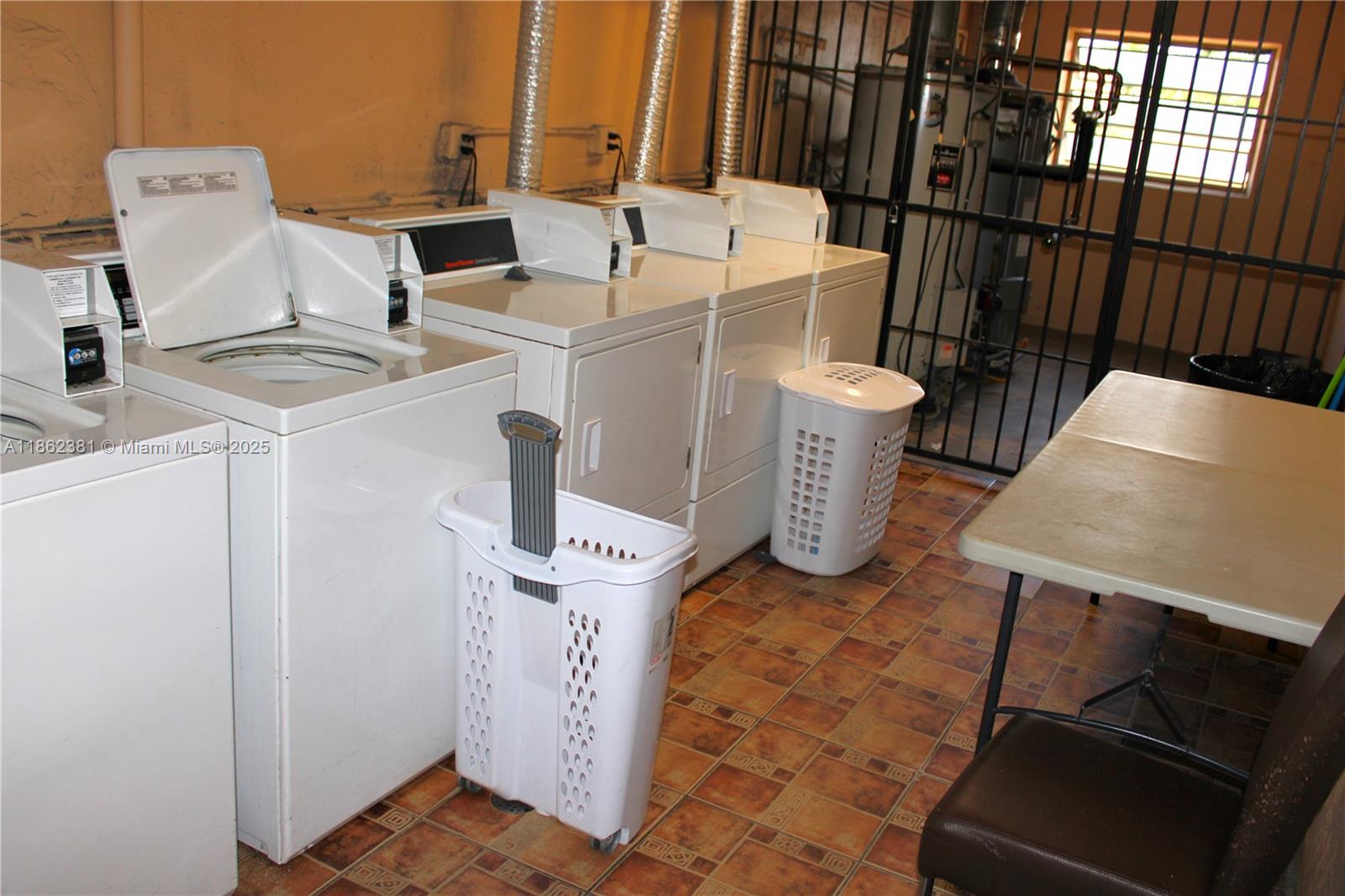 THE KENSINGTON CONDO - Residential