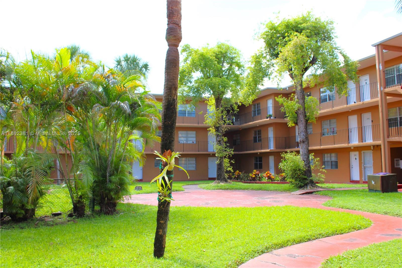 THE KENSINGTON CONDO - Residential