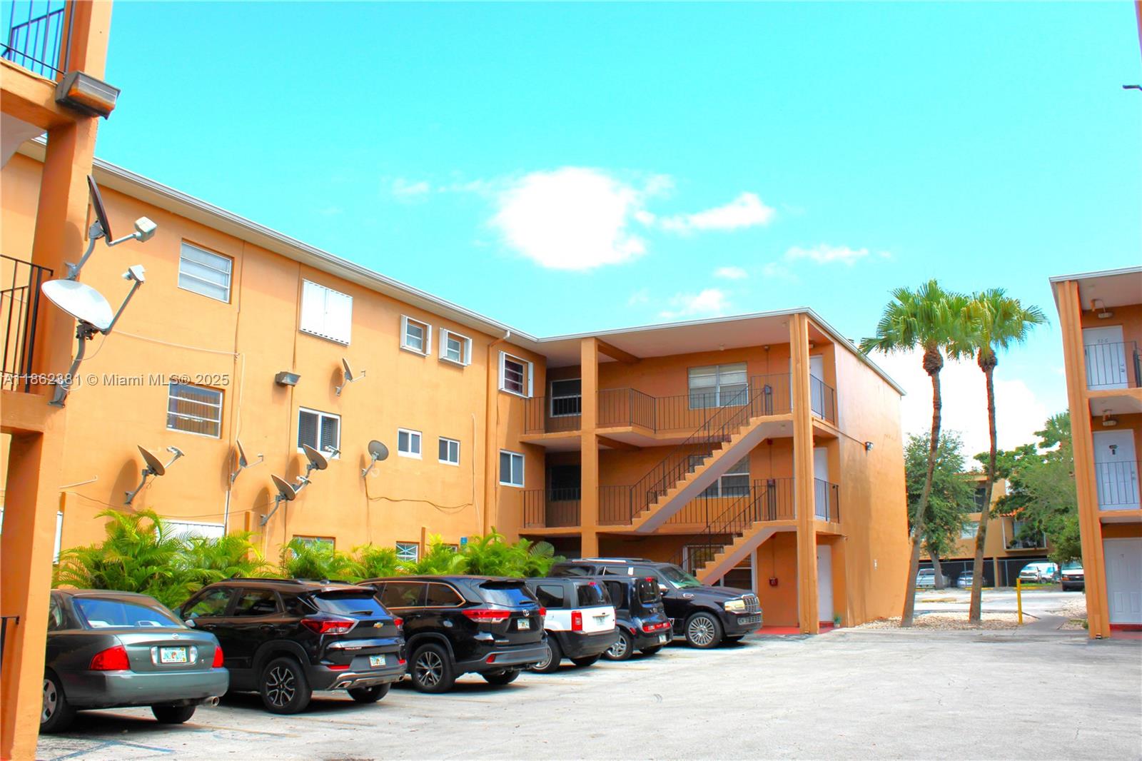 1280 W 54th St 308B