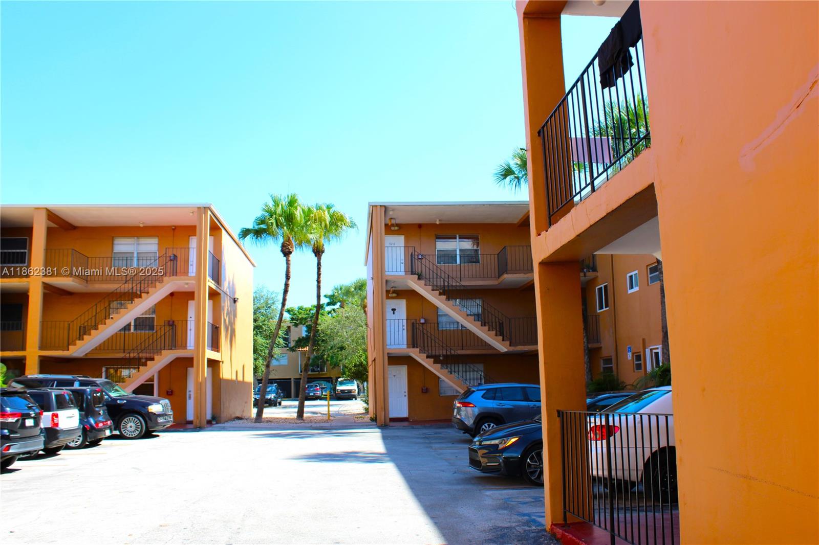 THE KENSINGTON CONDO - Residential