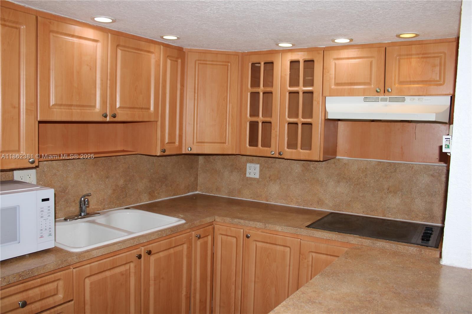 THE KENSINGTON CONDO - Residential