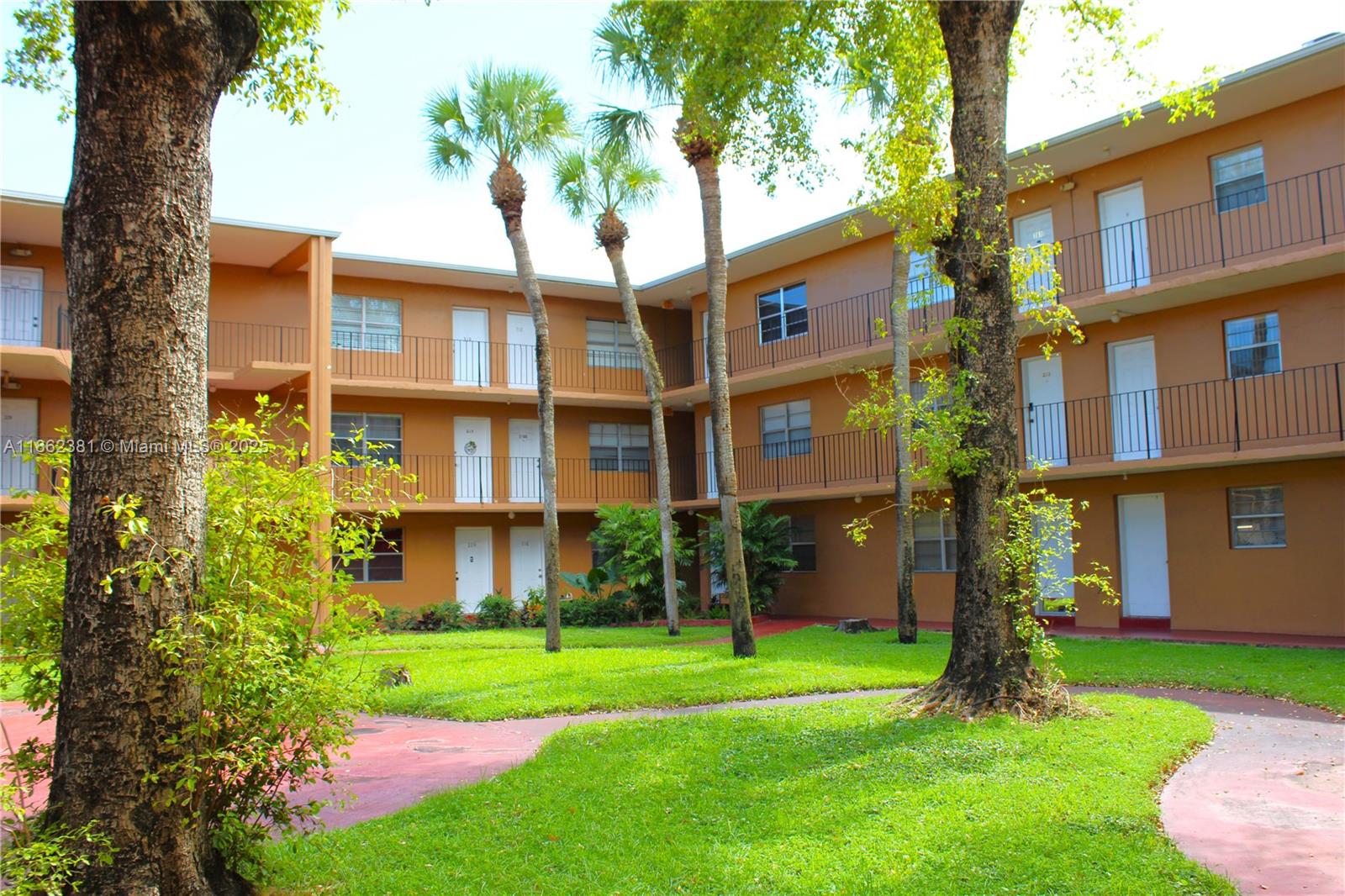 THE KENSINGTON CONDO - Residential