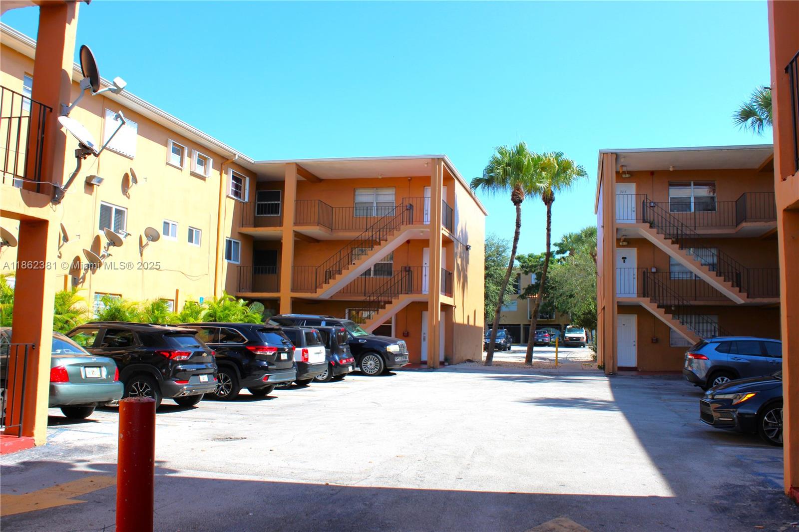 THE KENSINGTON CONDO - Residential