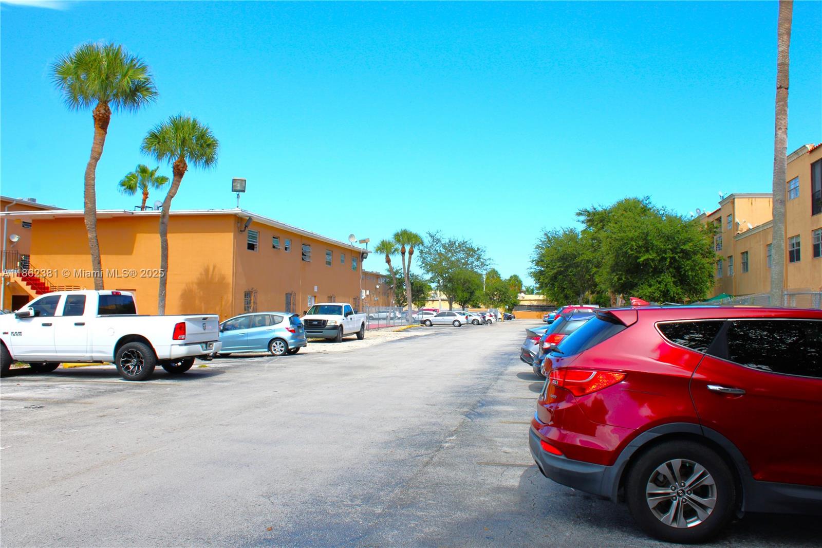 THE KENSINGTON CONDO - Residential