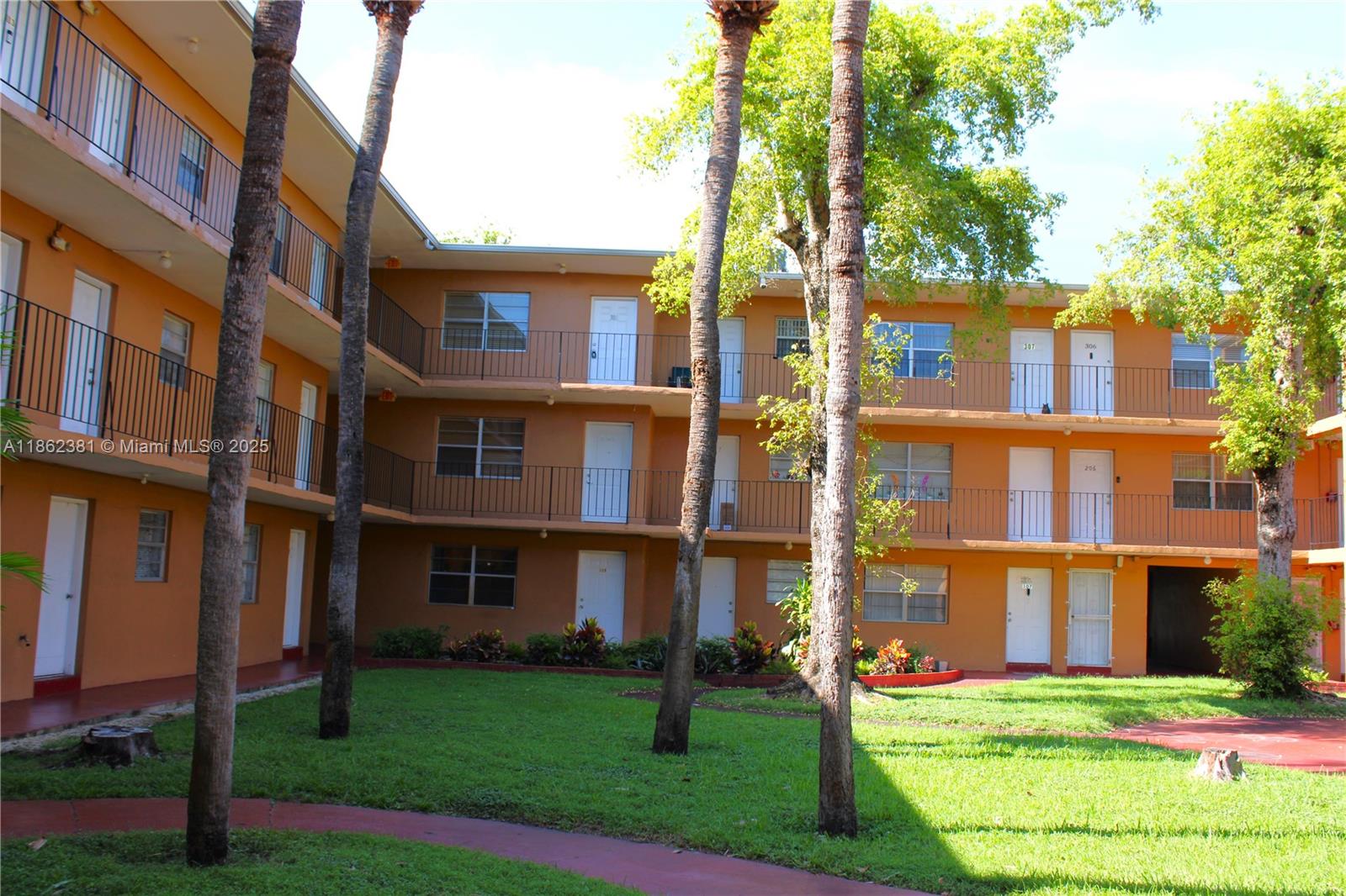 THE KENSINGTON CONDO - Residential