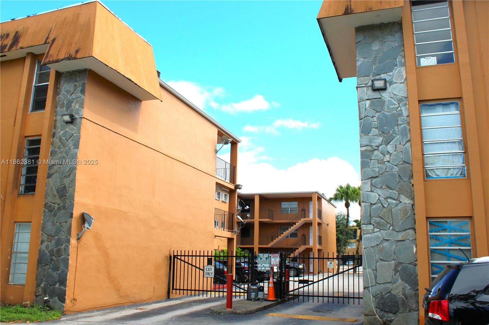 1280 W 54th St 308B