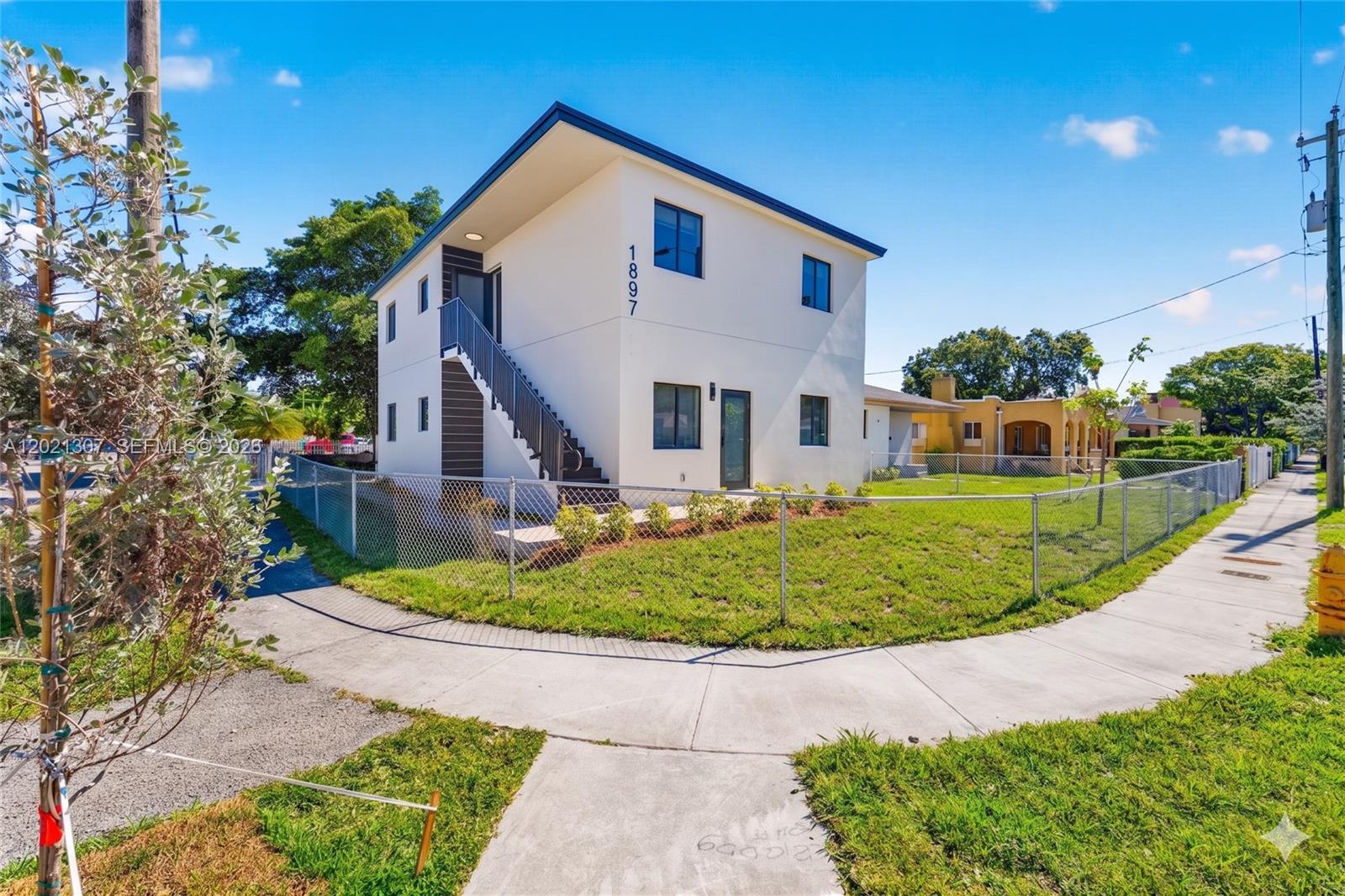 17TH AVE MANOR - Residential Income
