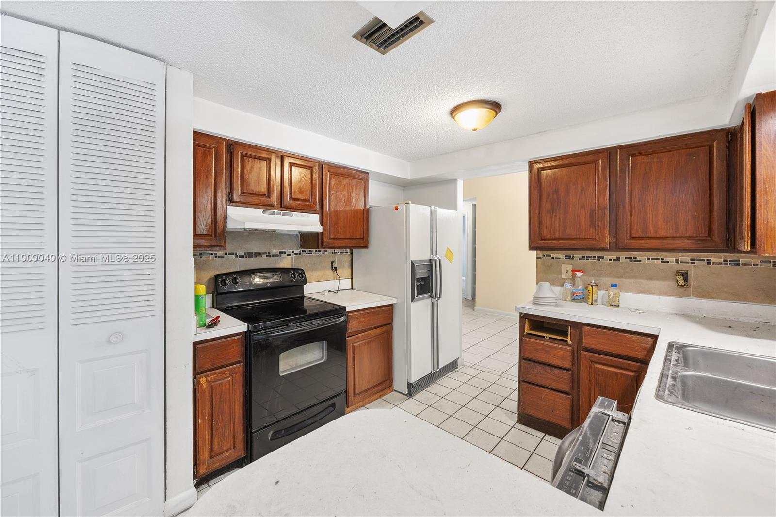 CRESTWOOD SUB UNIT 2 - Residential