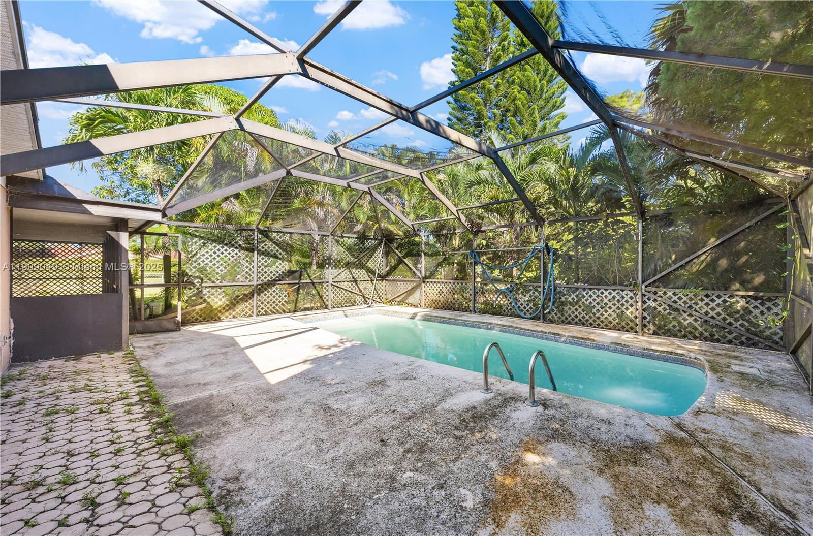 CRESTWOOD SUB UNIT 2 - Residential