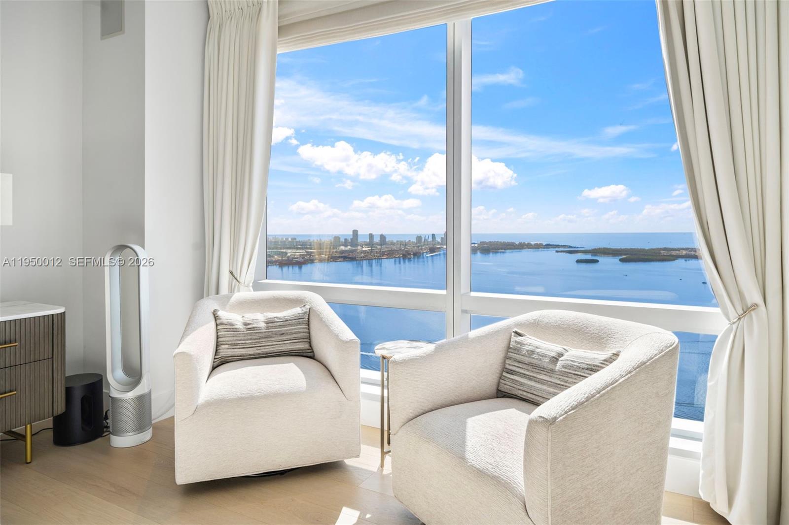 FOUR SEASONS RESIDENCES - Residential