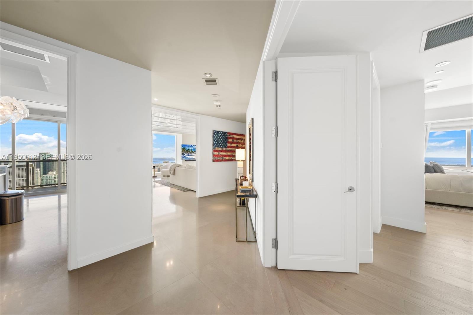 FOUR SEASONS RESIDENCES - Residential