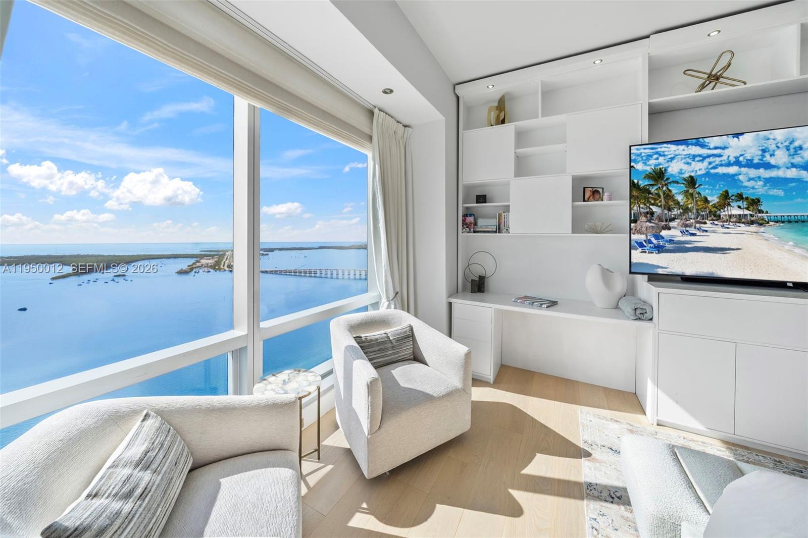 FOUR SEASONS RESIDENCES - Residential