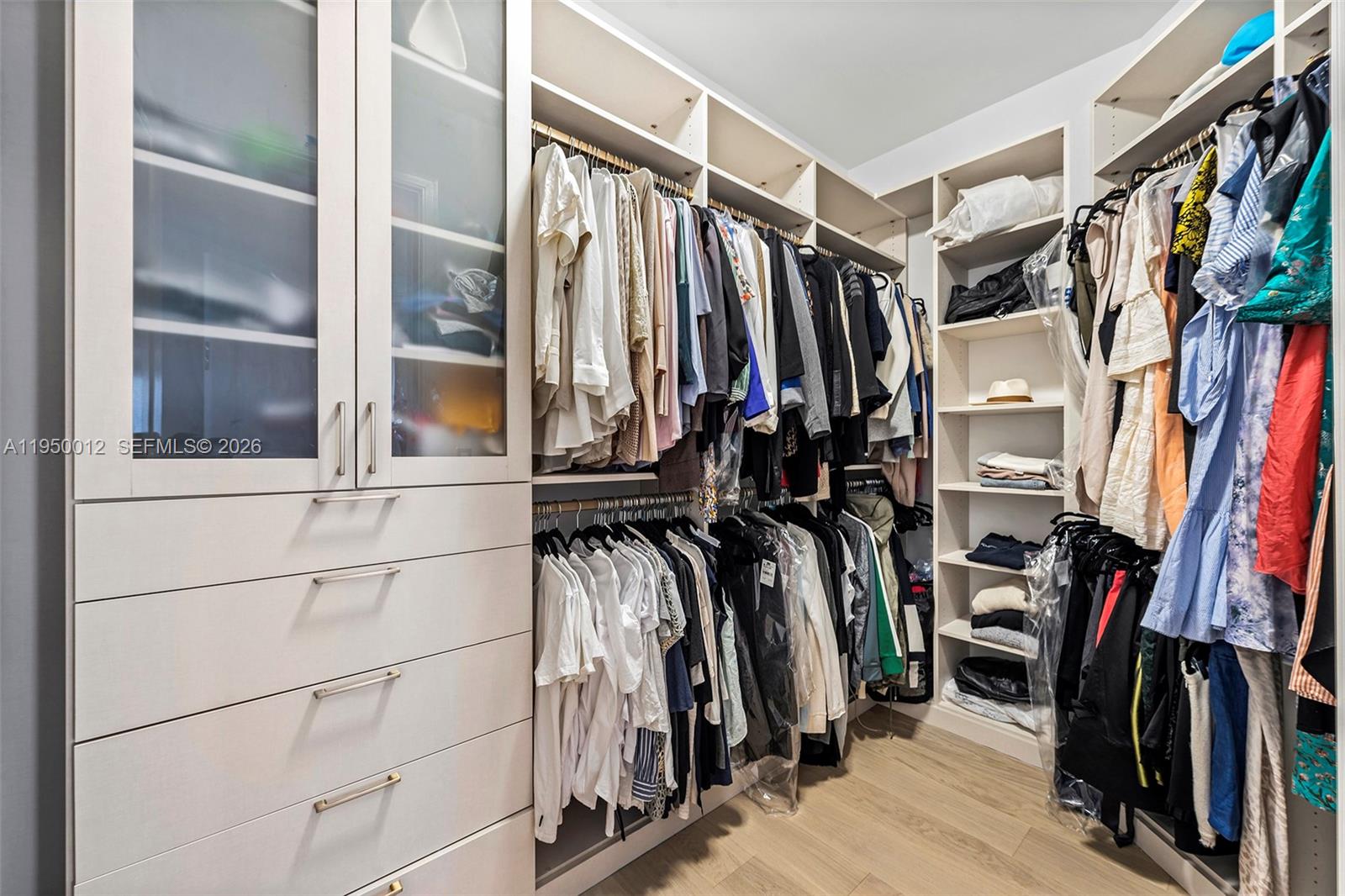 FOUR SEASONS RESIDENCES - Residential