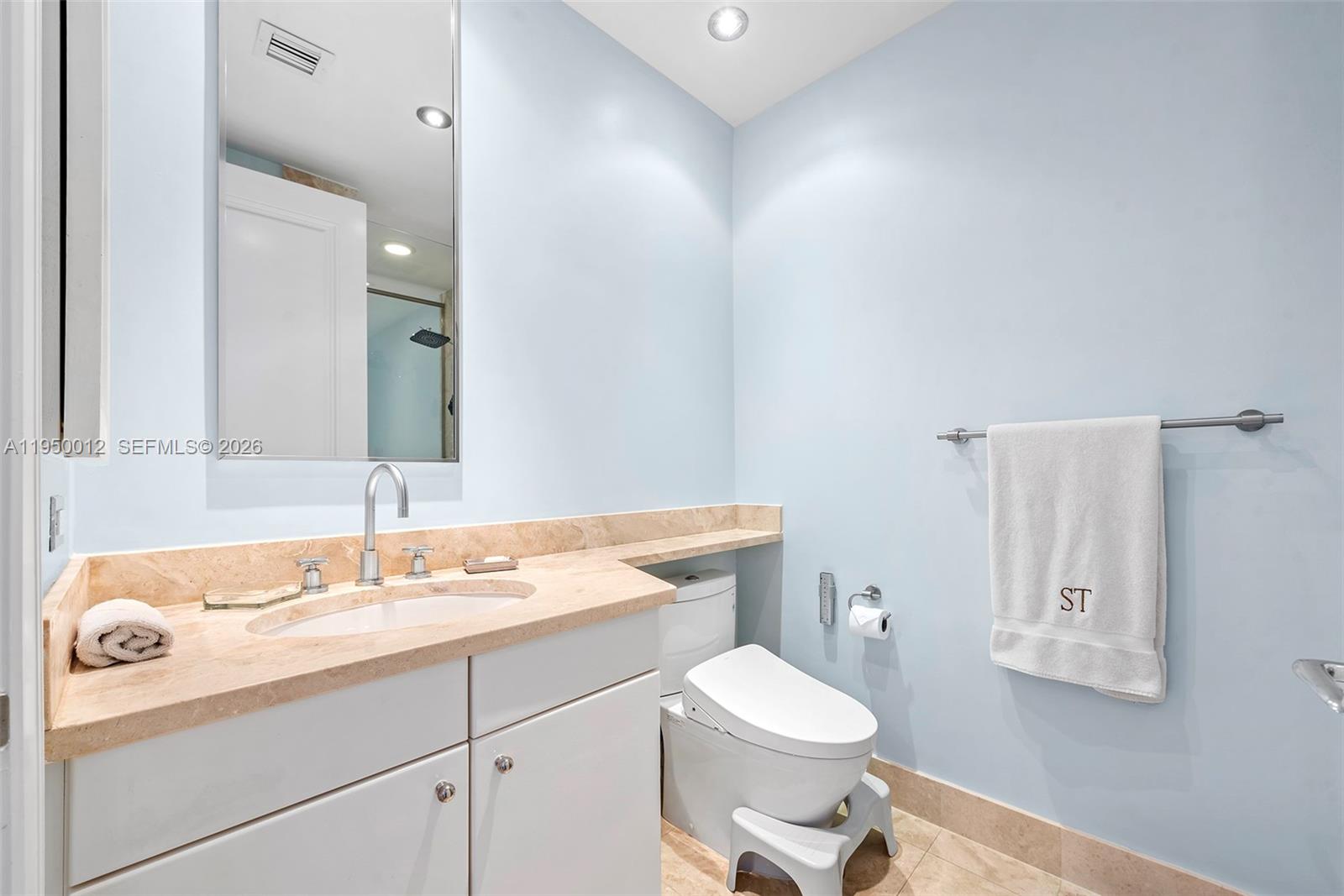 FOUR SEASONS RESIDENCES - Residential