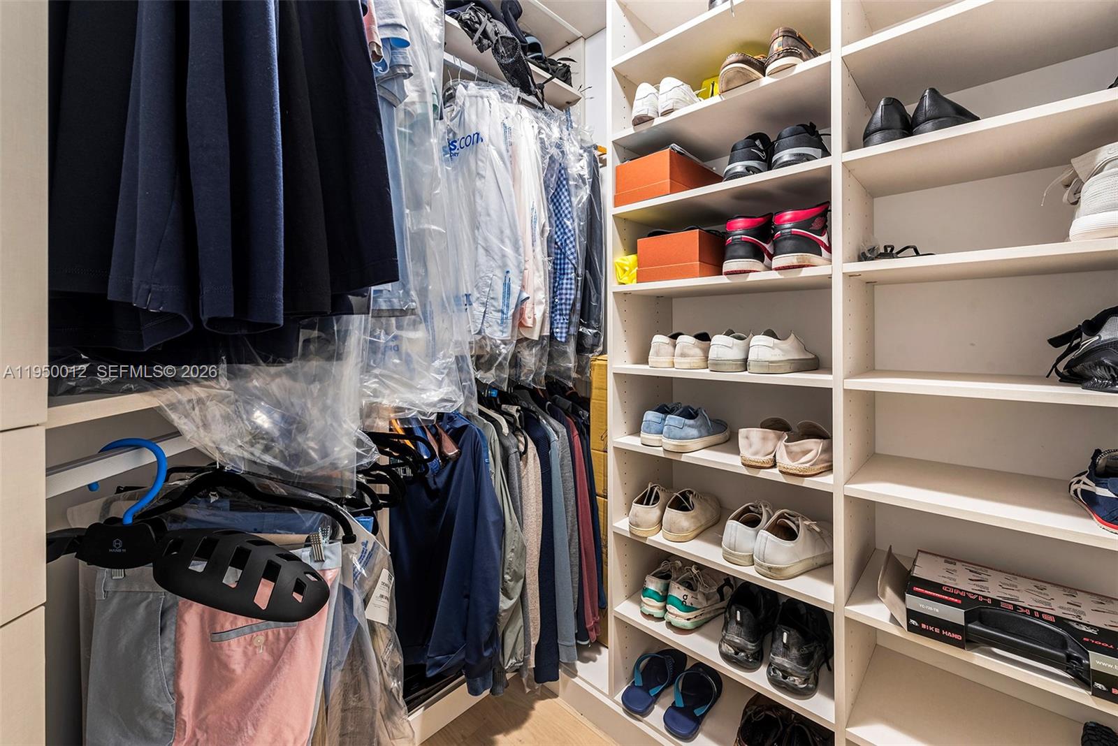 FOUR SEASONS RESIDENCES - Residential