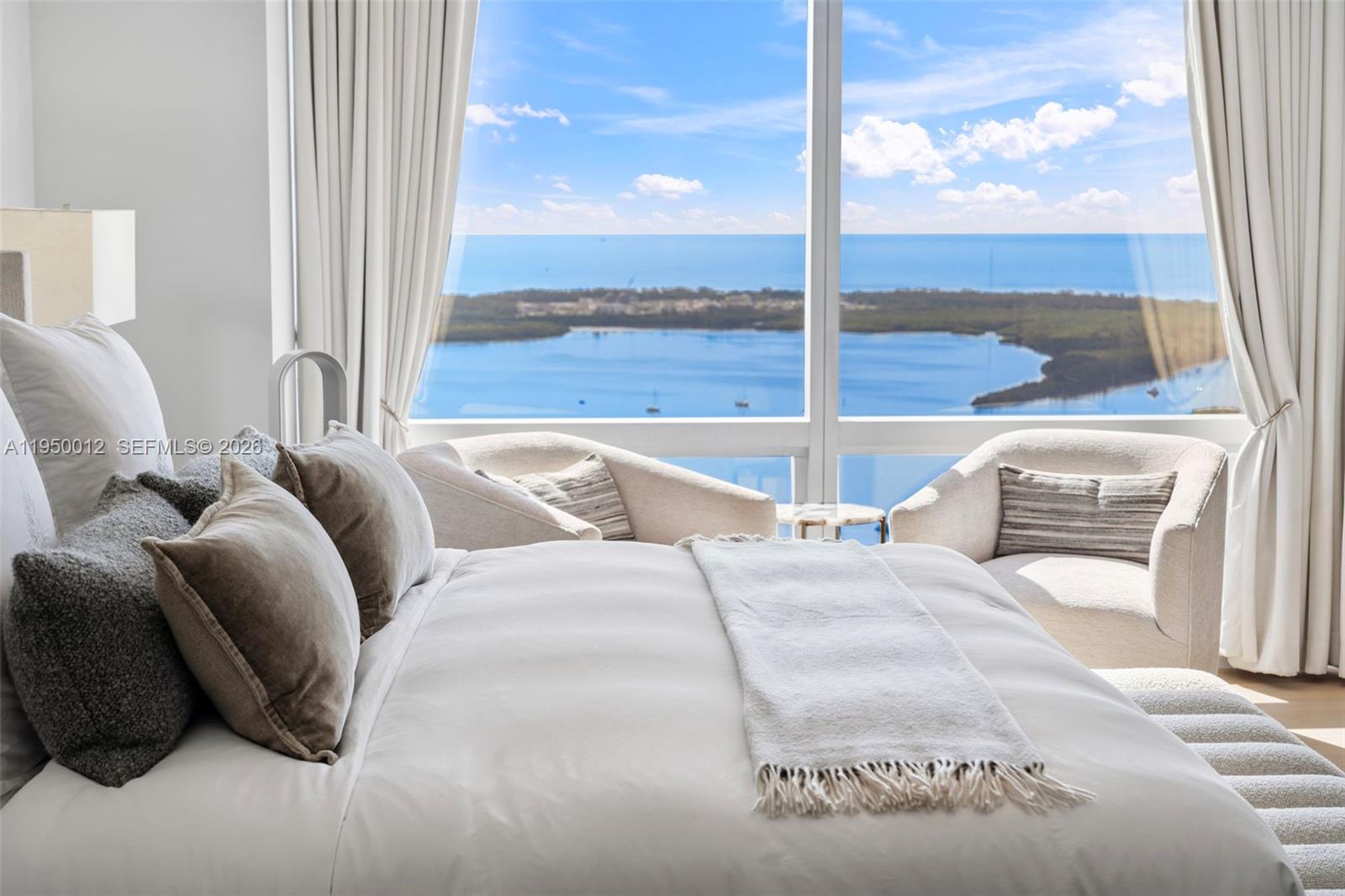 FOUR SEASONS RESIDENCES - Residential