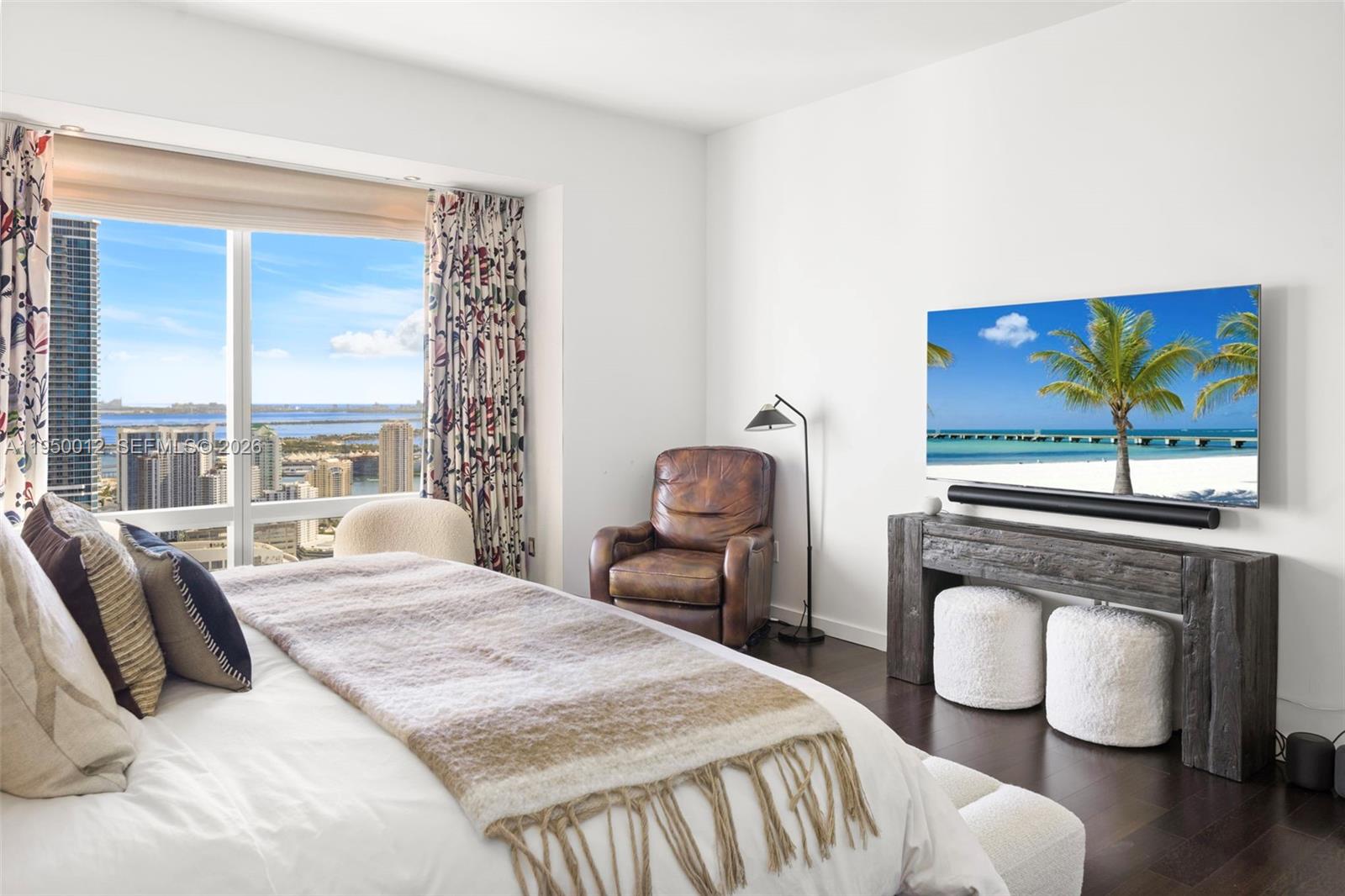 FOUR SEASONS RESIDENCES - Residential