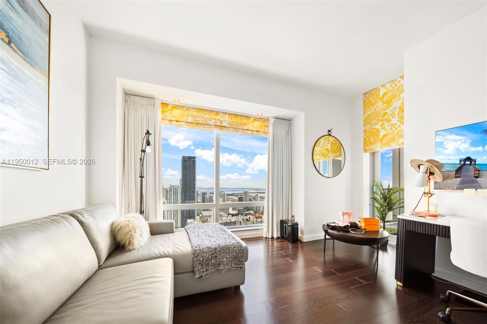 FOUR SEASONS RESIDENCES - Residential