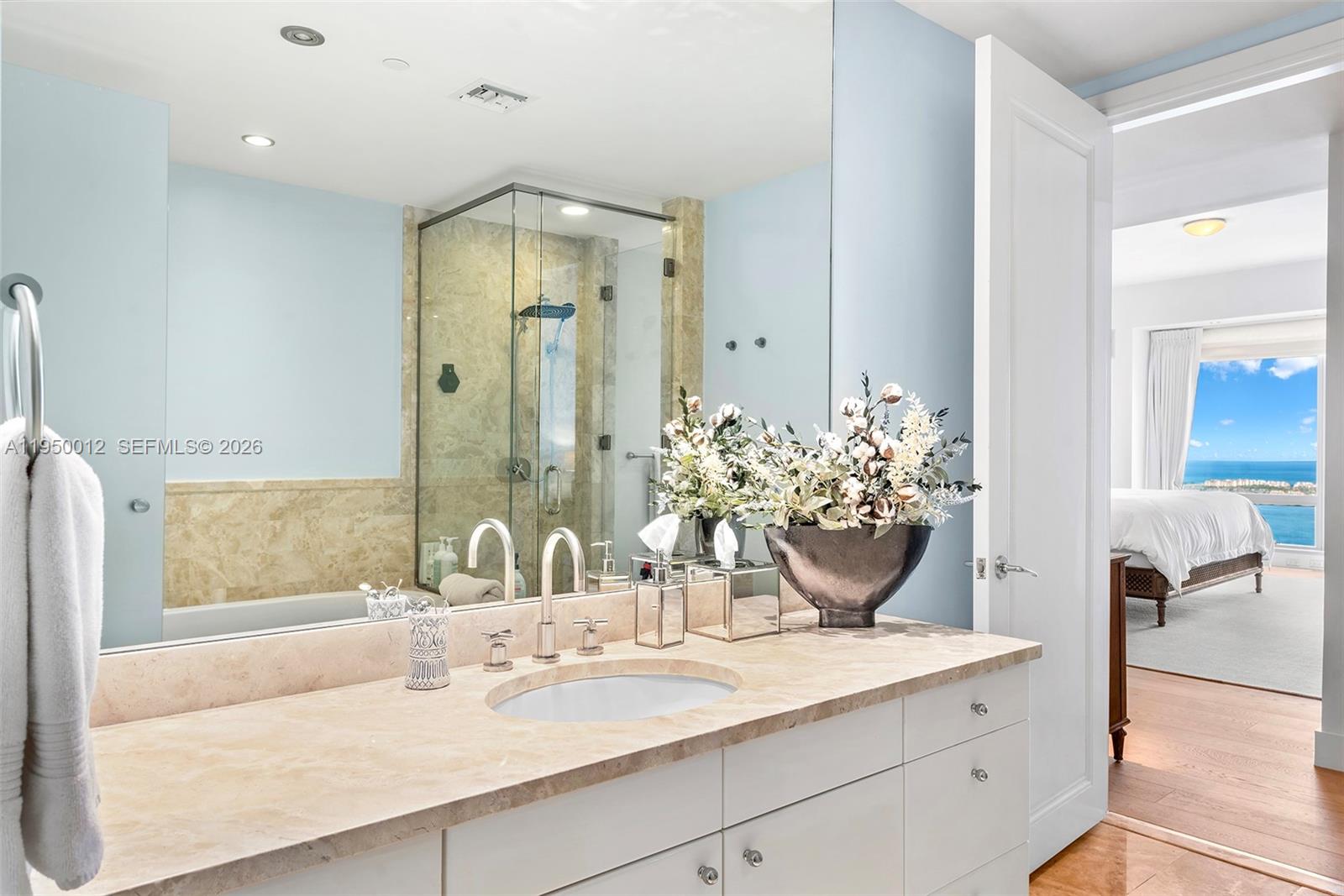 FOUR SEASONS RESIDENCES - Residential