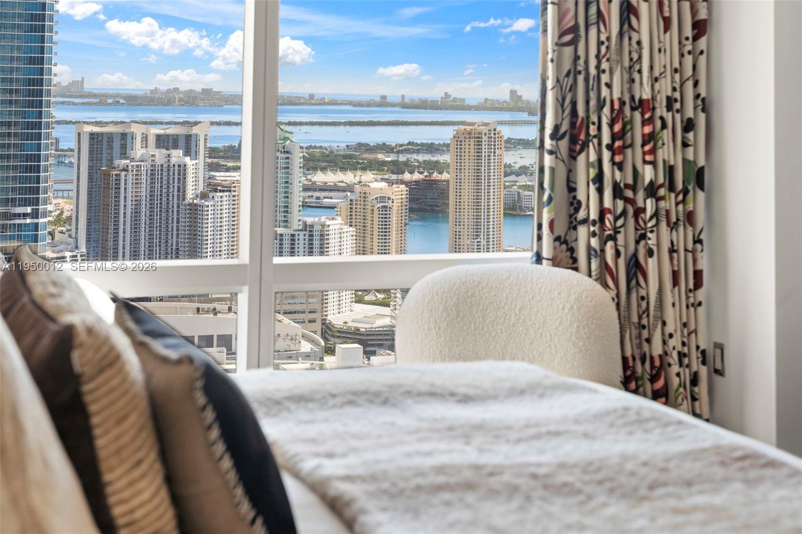 FOUR SEASONS RESIDENCES - Residential