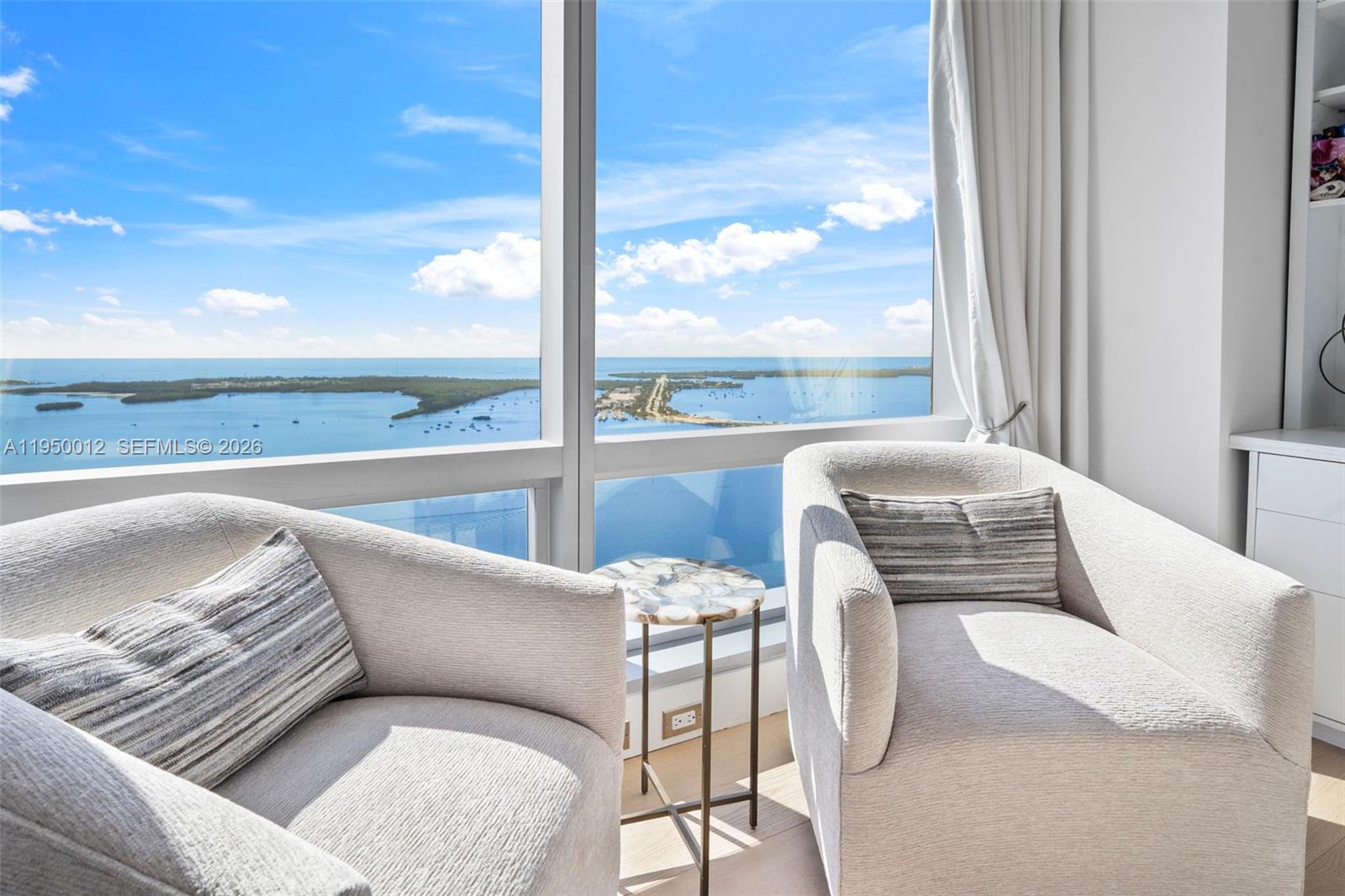 FOUR SEASONS RESIDENCES - Residential