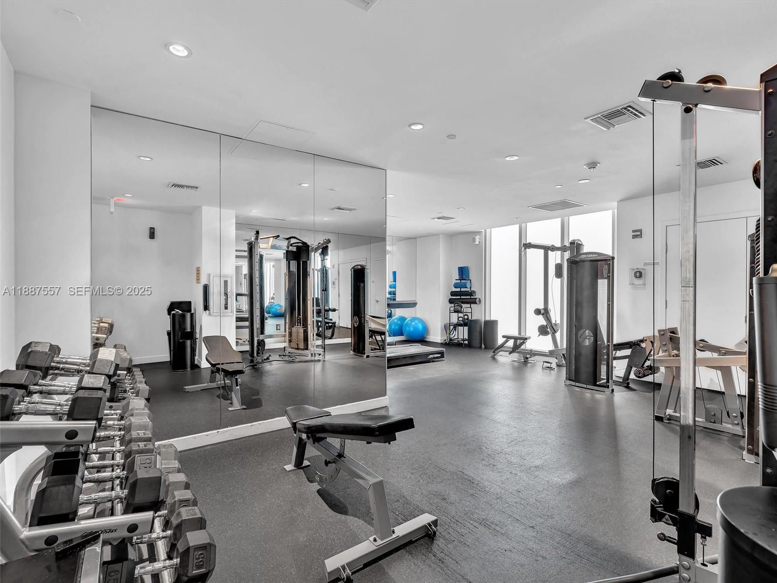 SOLE CONDO - Residential