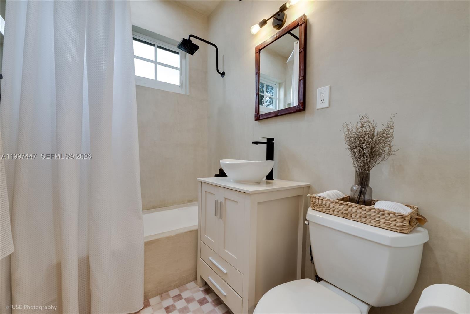 CORAL GABLES VILLAS CONDO - Residential Lease