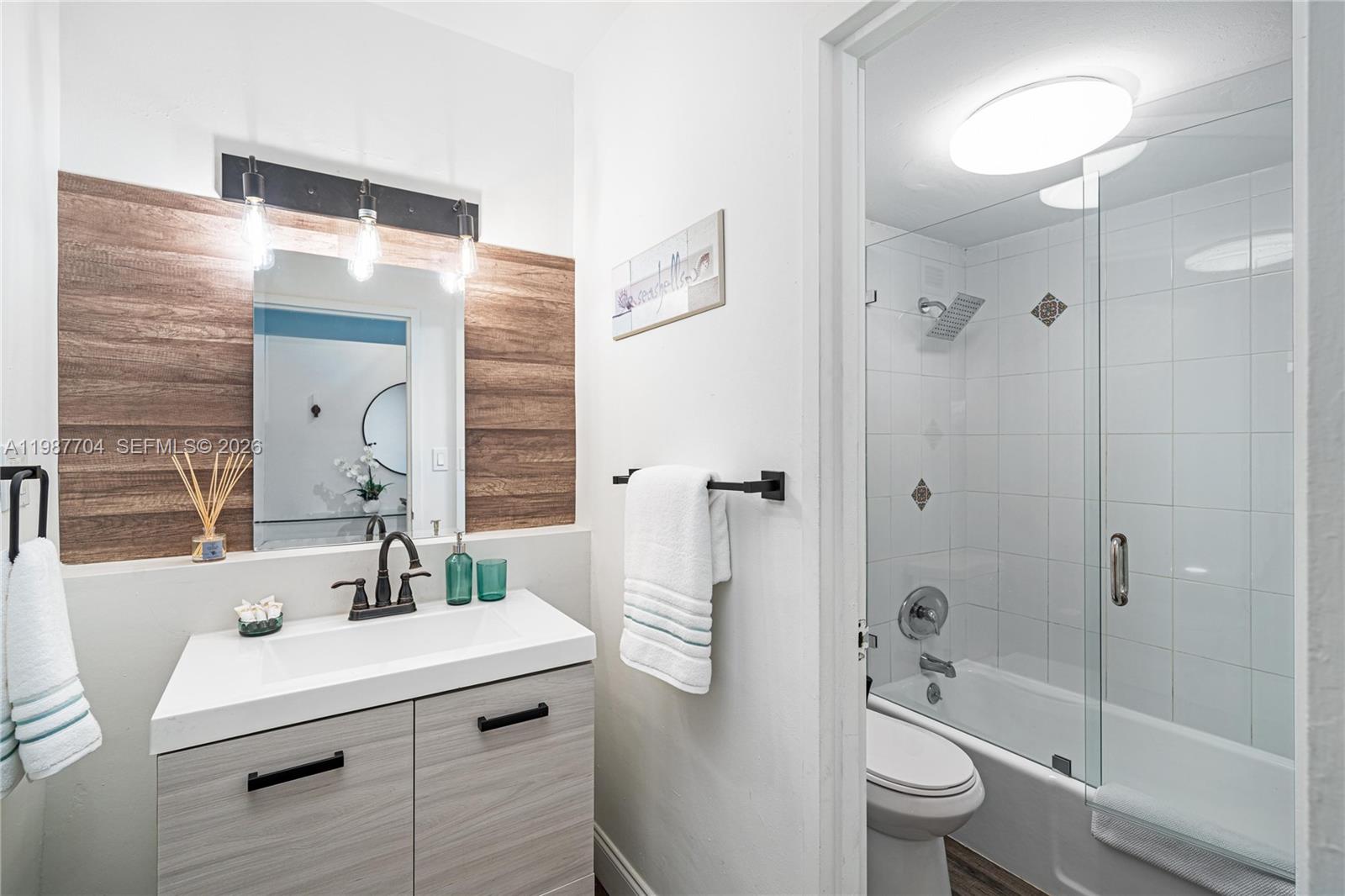 THE DECOPLAGE CONDO - Residential Lease