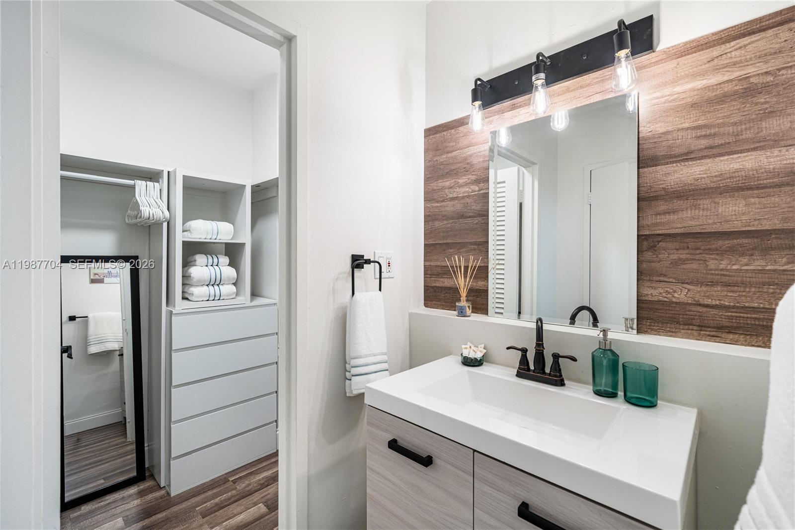 THE DECOPLAGE CONDO - Residential Lease