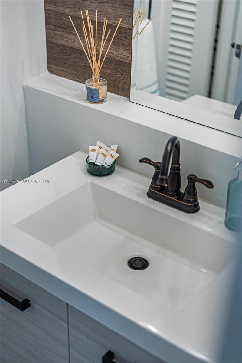 THE DECOPLAGE CONDO - Residential Lease