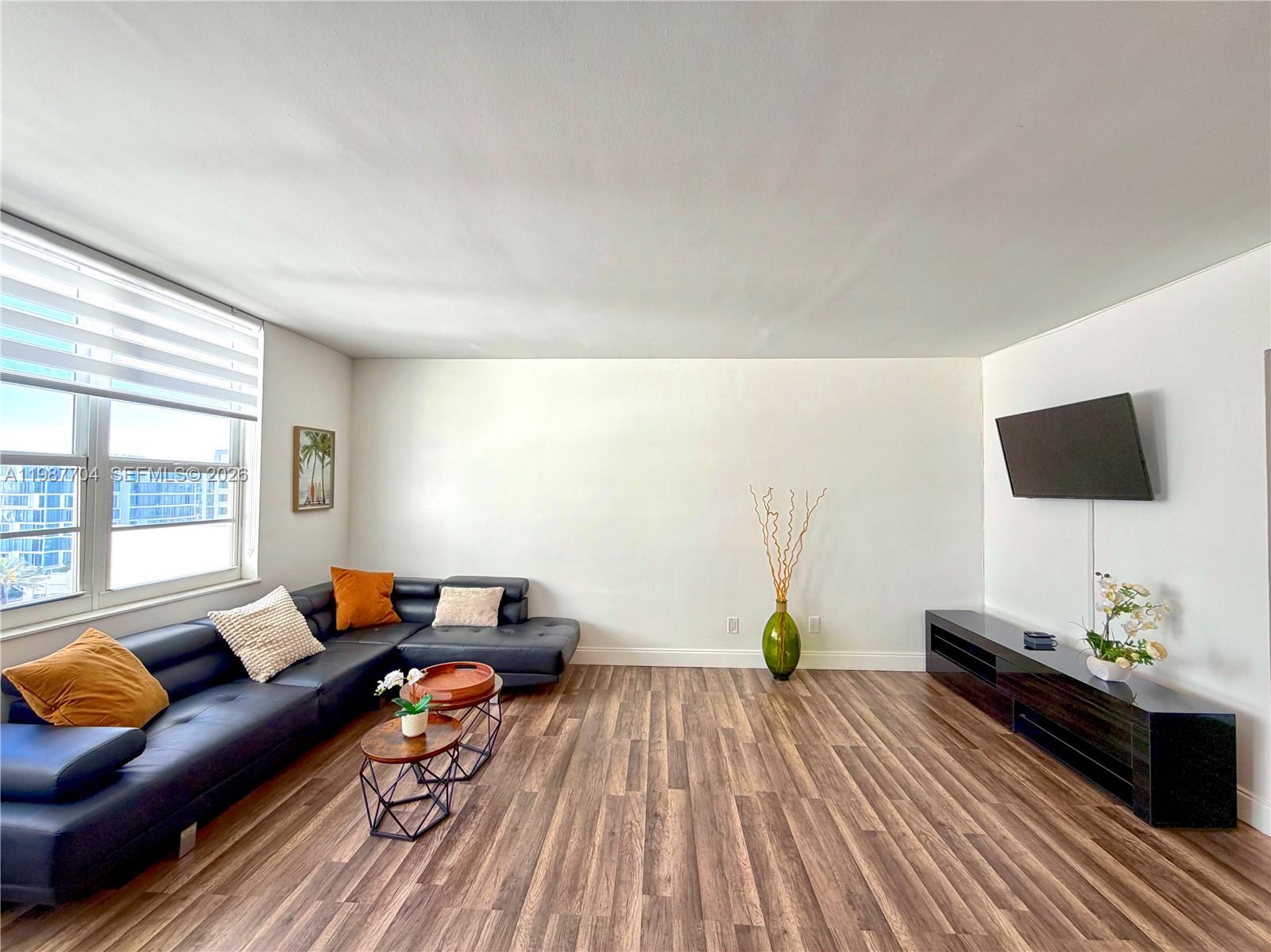 THE DECOPLAGE CONDO - Residential Lease