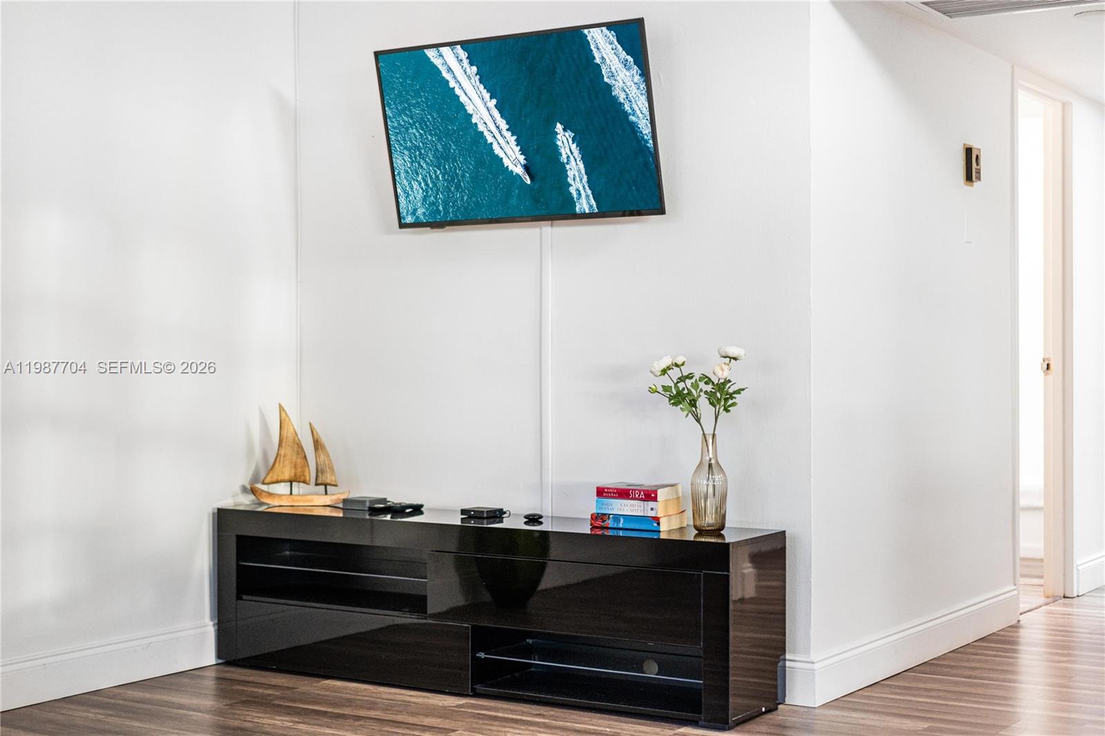 THE DECOPLAGE CONDO - Residential Lease