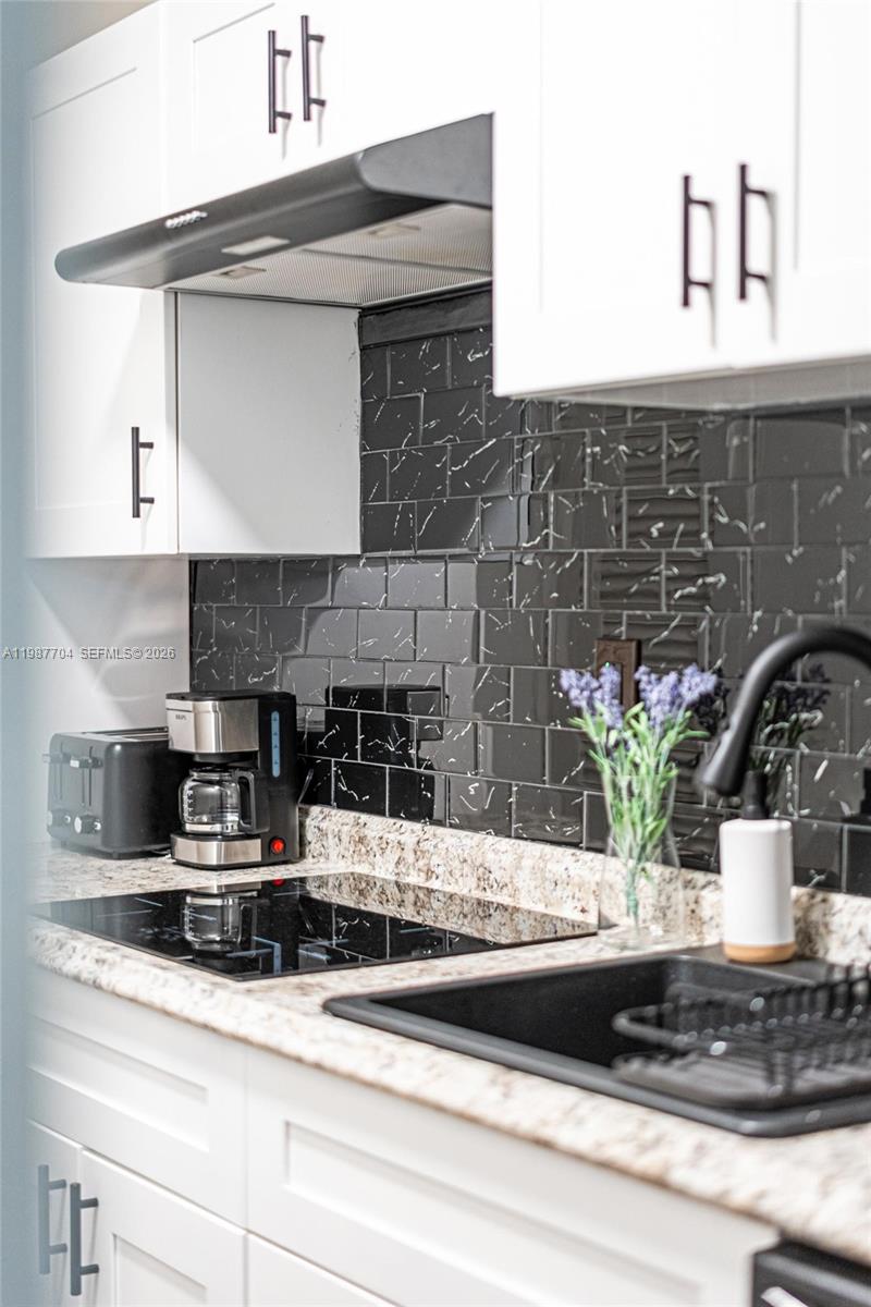 THE DECOPLAGE CONDO - Residential Lease