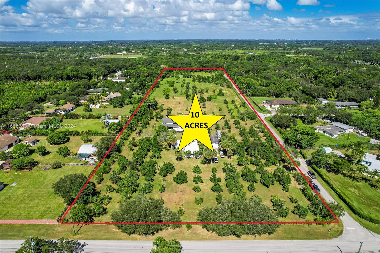 DEVELOPER ALERT *****10 ACRES ***** Inside the UDB (Urban Development Boundary) Close proximity to the Busway, Property is Classified Agriculture, There is a Single family home on site. Prime area of 272 St and 154 Ave. Up and coming housing developments surrounding this area. Don't miss this opportunity for developing this prime Real Easte in South Dade County.