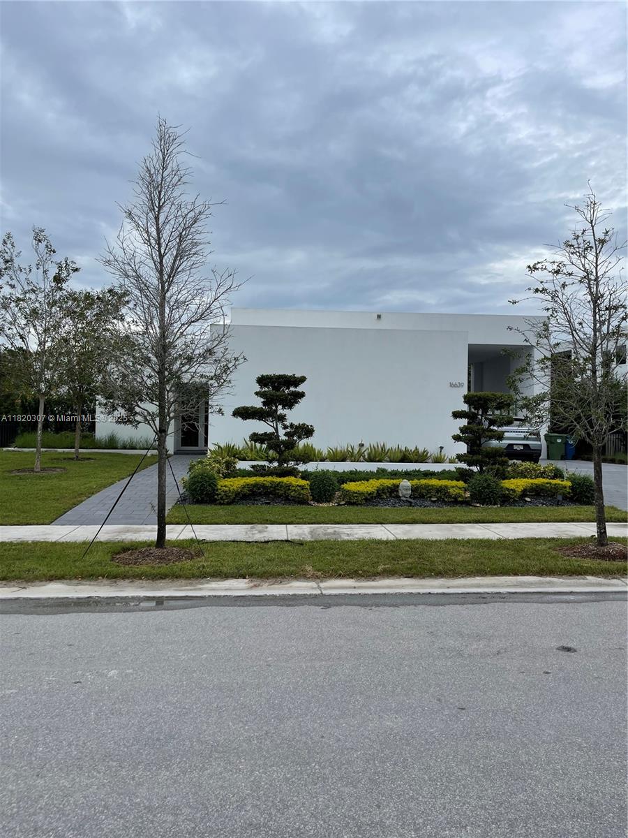 WESTON ESTATES - Residential