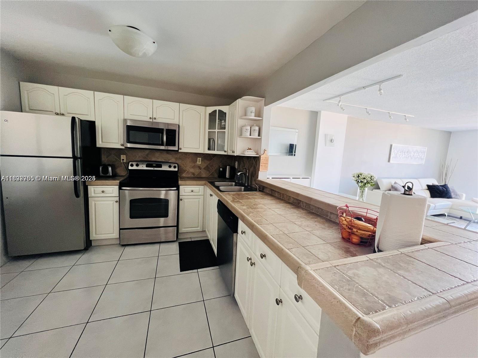 2780 NE 183rd St 2015