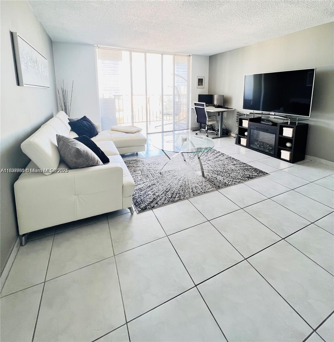 2780 NE 183rd St 2015
