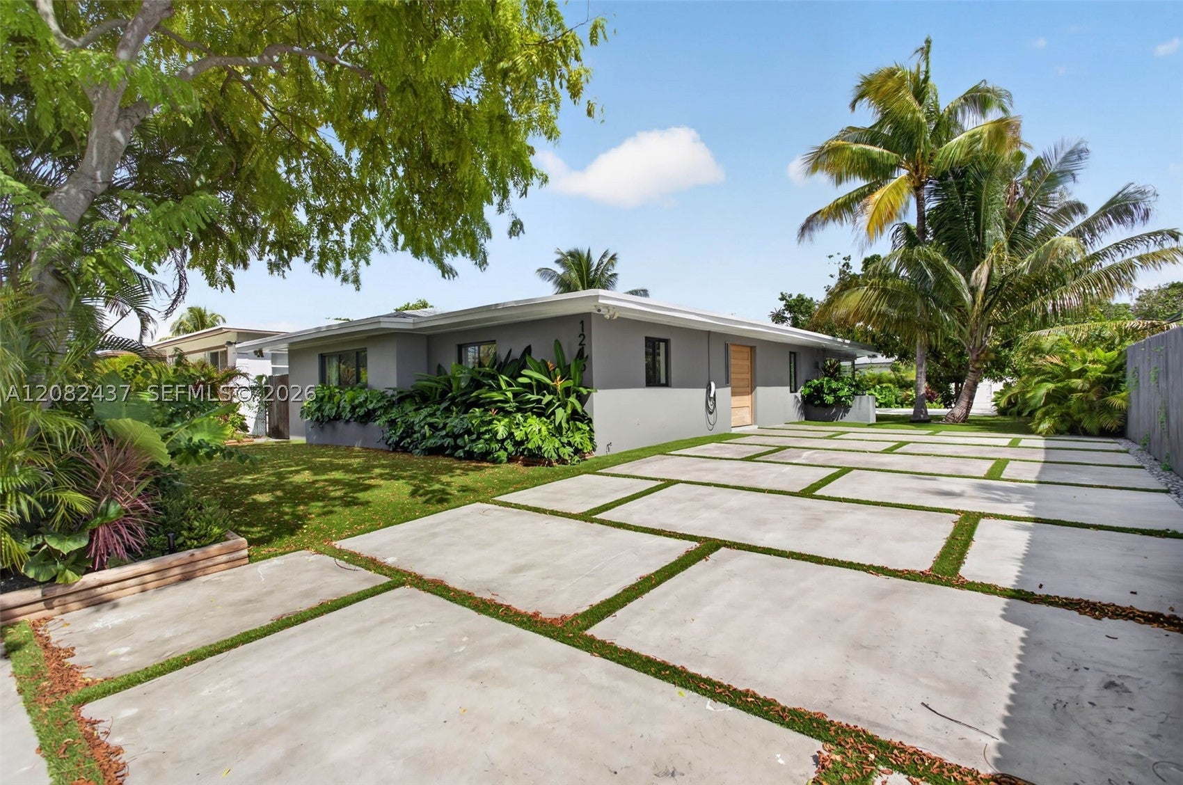 1215 NE 110th St
