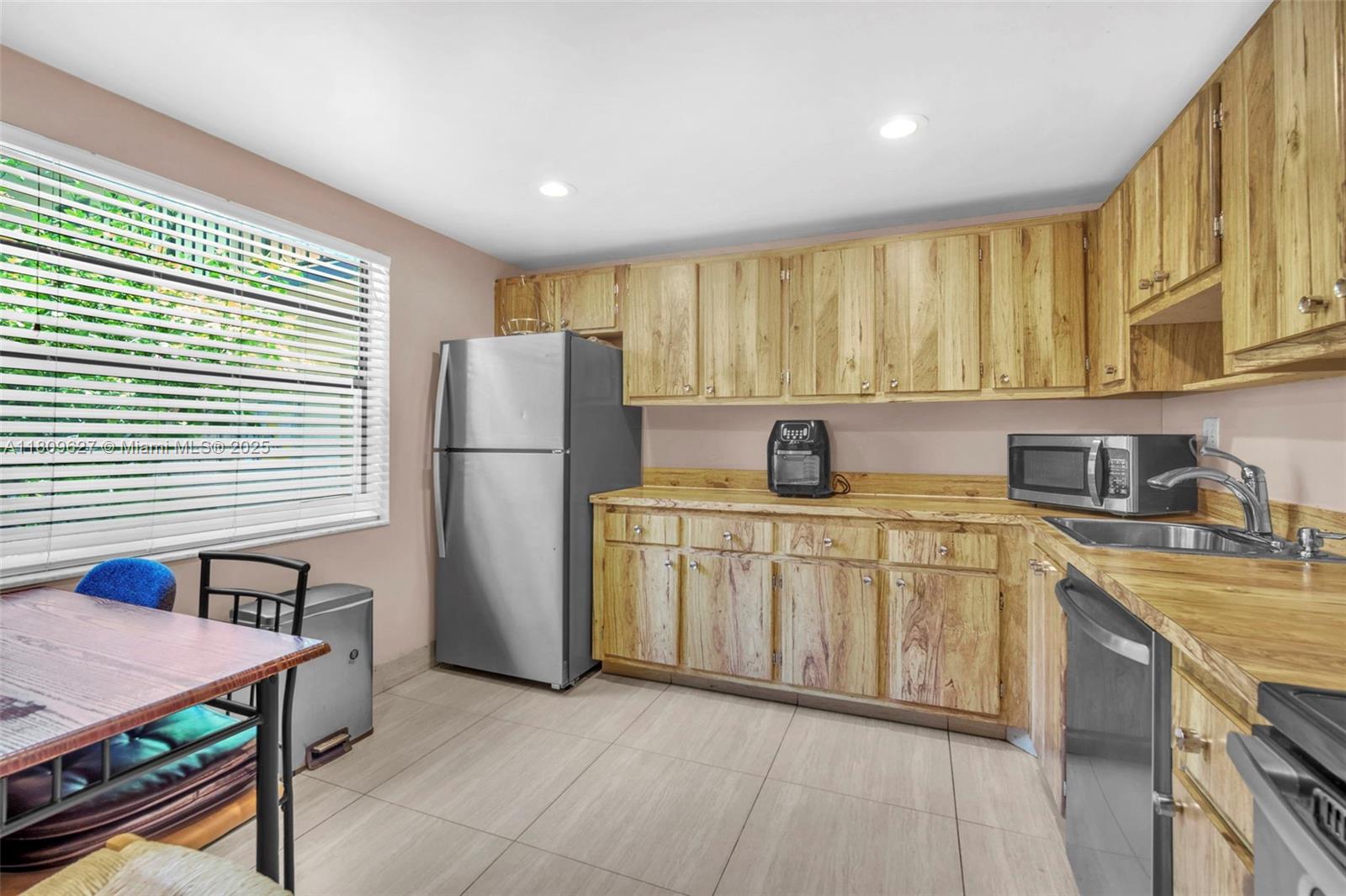 KINGS POINT CAPRI CONDOS - Residential
