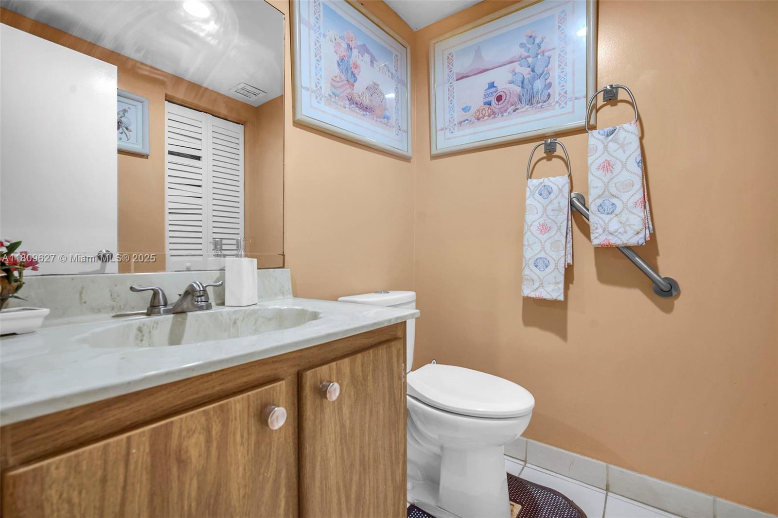 KINGS POINT CAPRI CONDOS - Residential