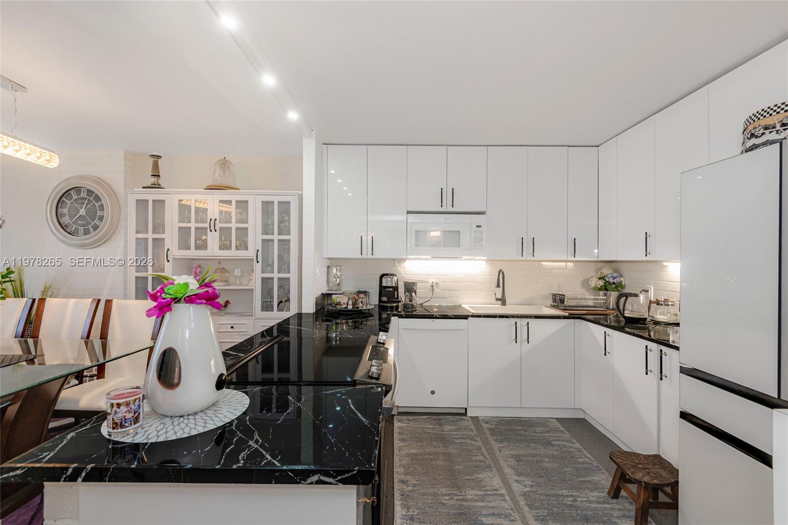 ADMIRALS PORT CONDO-EAST - Residential