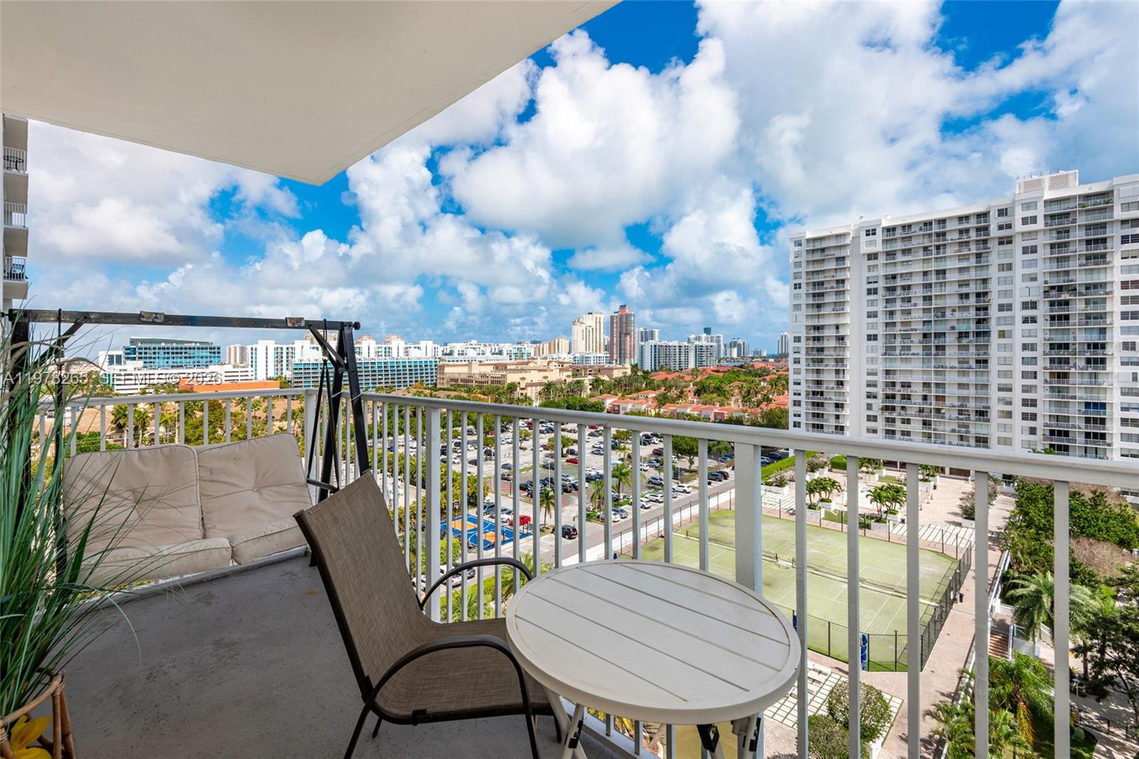 ADMIRALS PORT CONDO-EAST - Residential