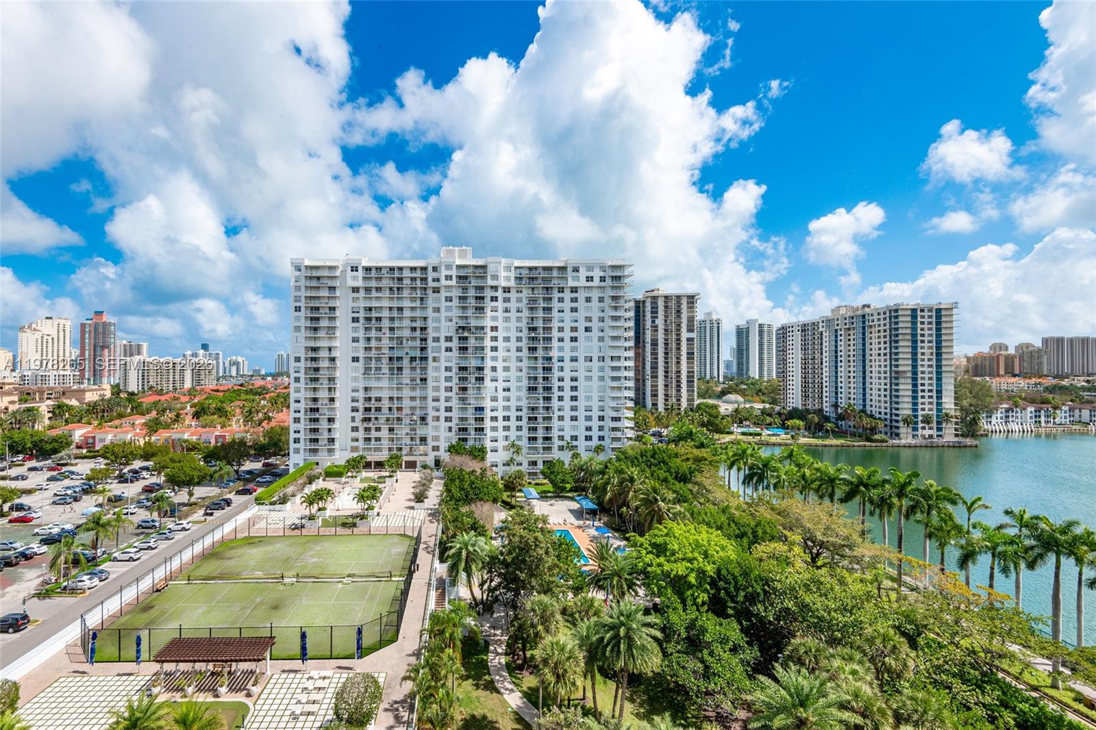 ADMIRALS PORT CONDO-EAST - Residential