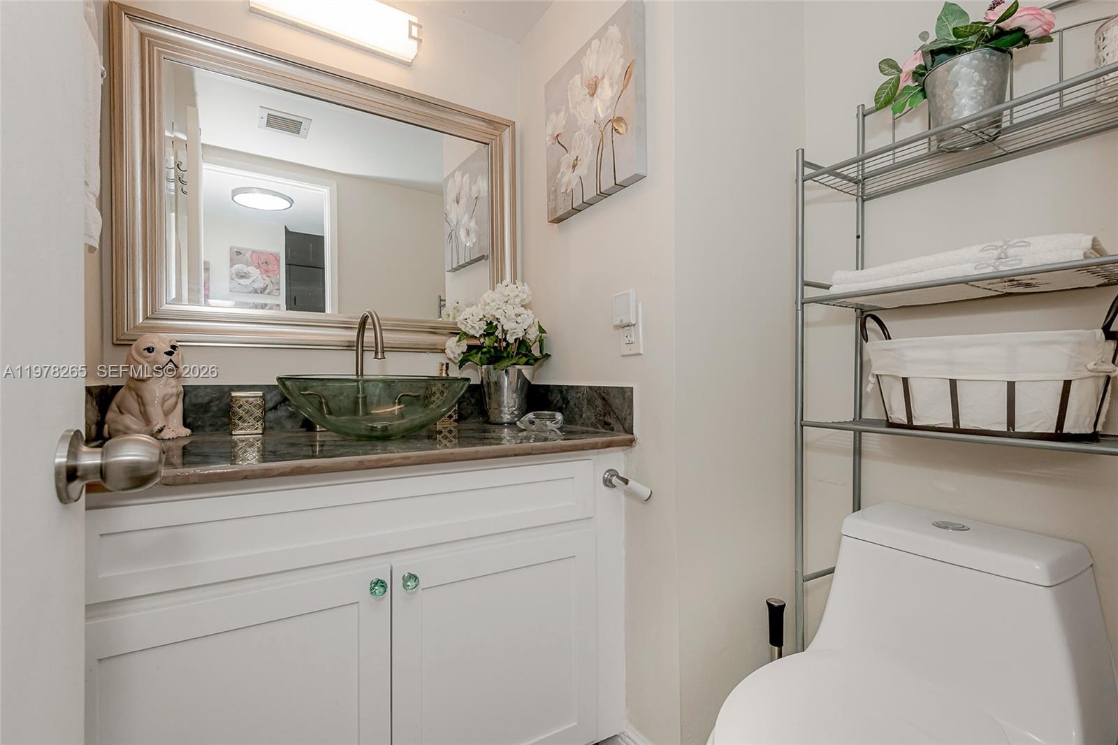 ADMIRALS PORT CONDO-EAST - Residential