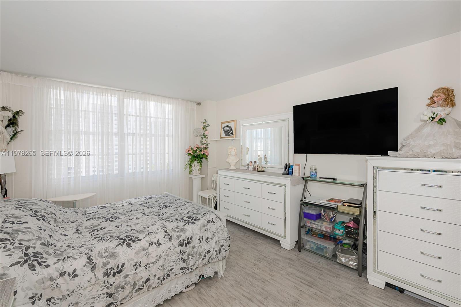 ADMIRALS PORT CONDO-EAST - Residential