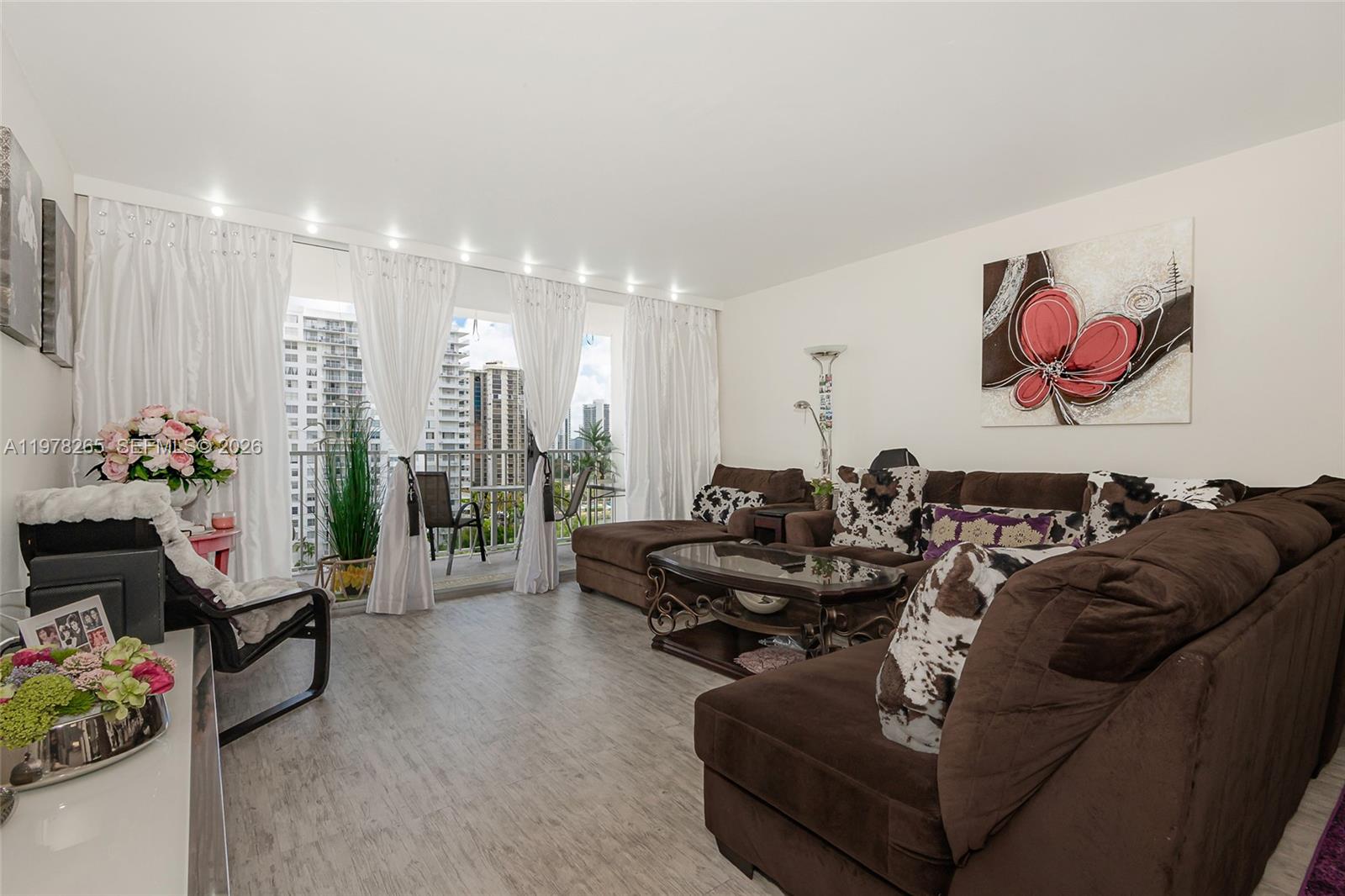 ADMIRALS PORT CONDO-EAST - Residential