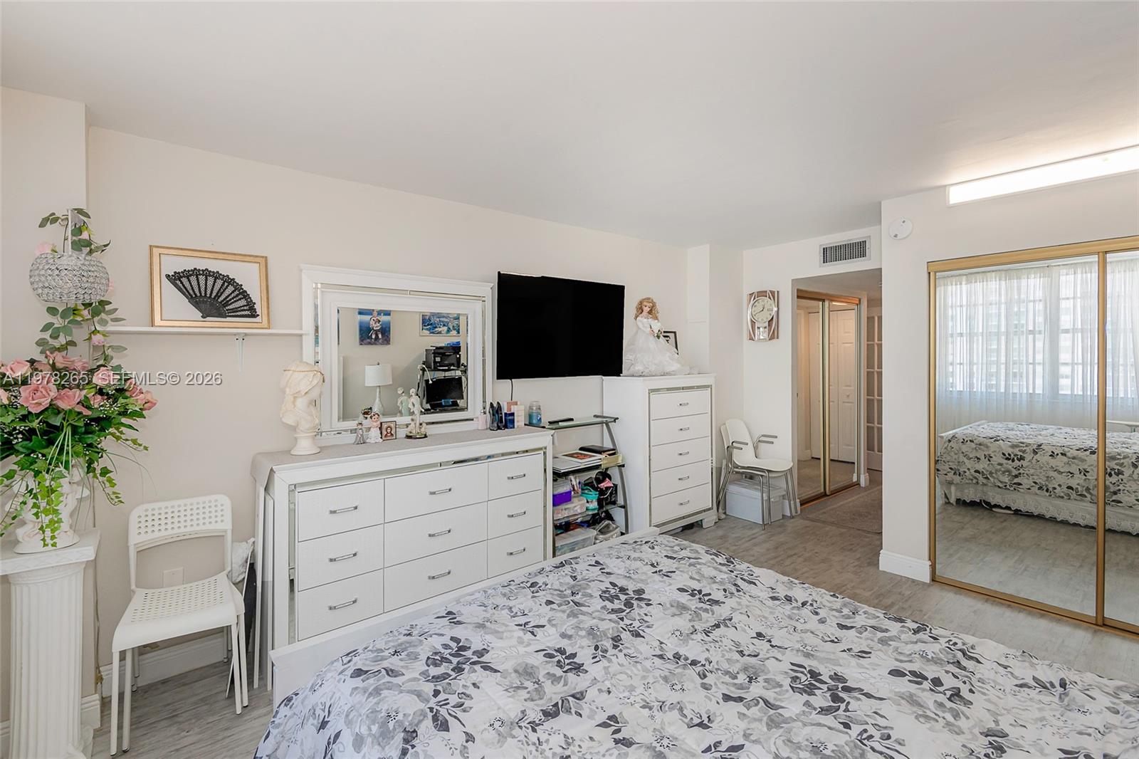 ADMIRALS PORT CONDO-EAST - Residential