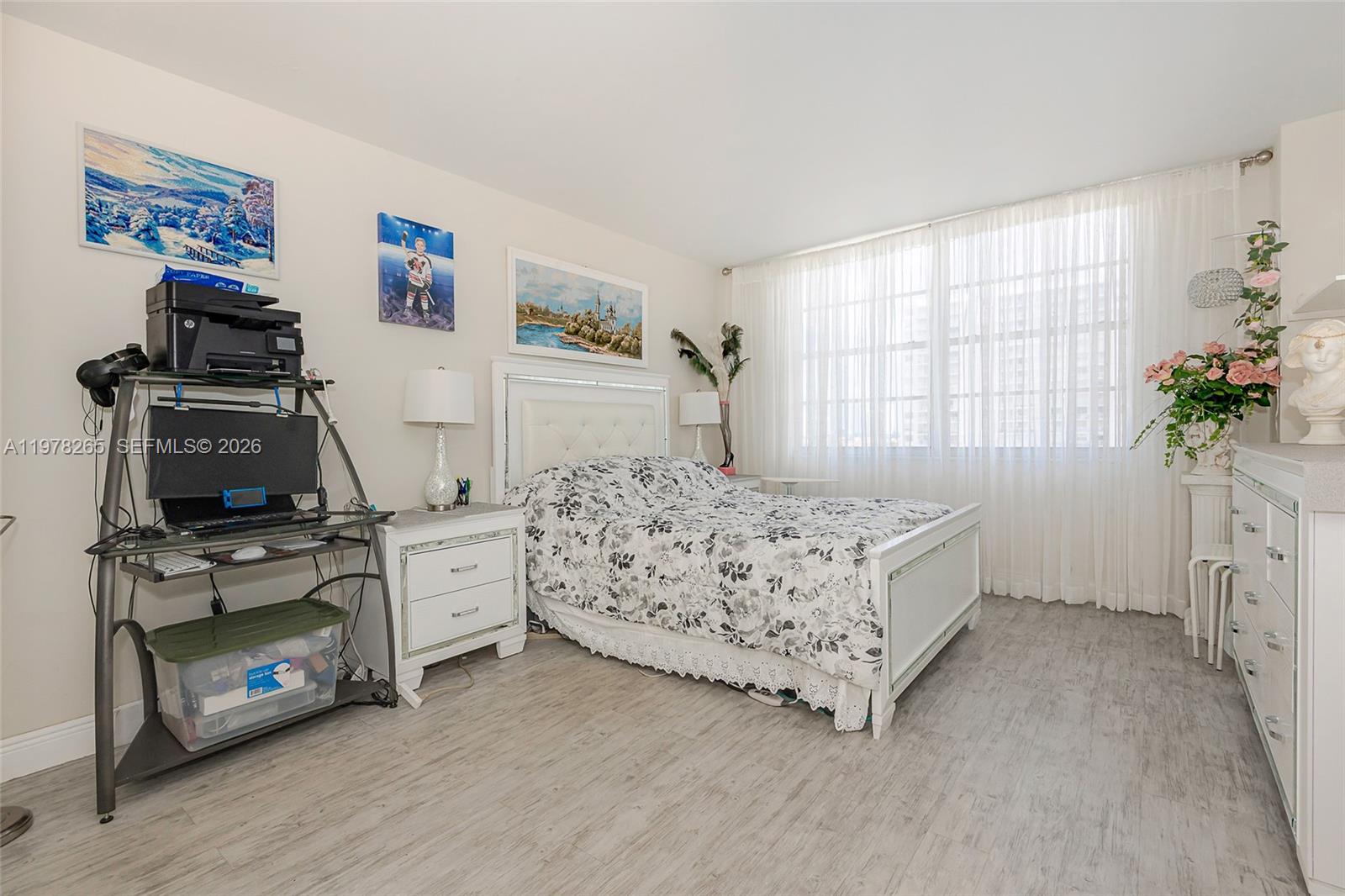 ADMIRALS PORT CONDO-EAST - Residential