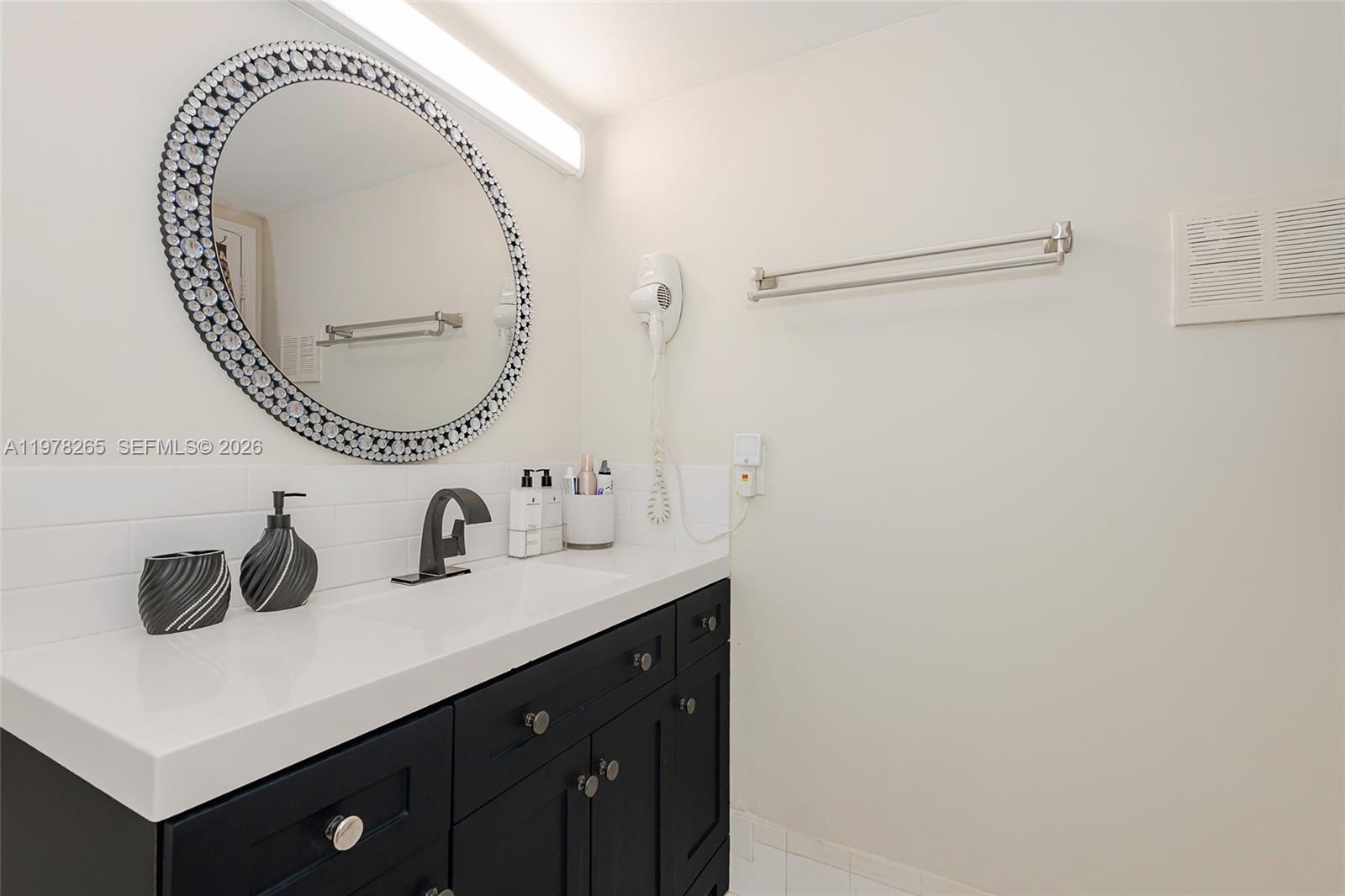 ADMIRALS PORT CONDO-EAST - Residential